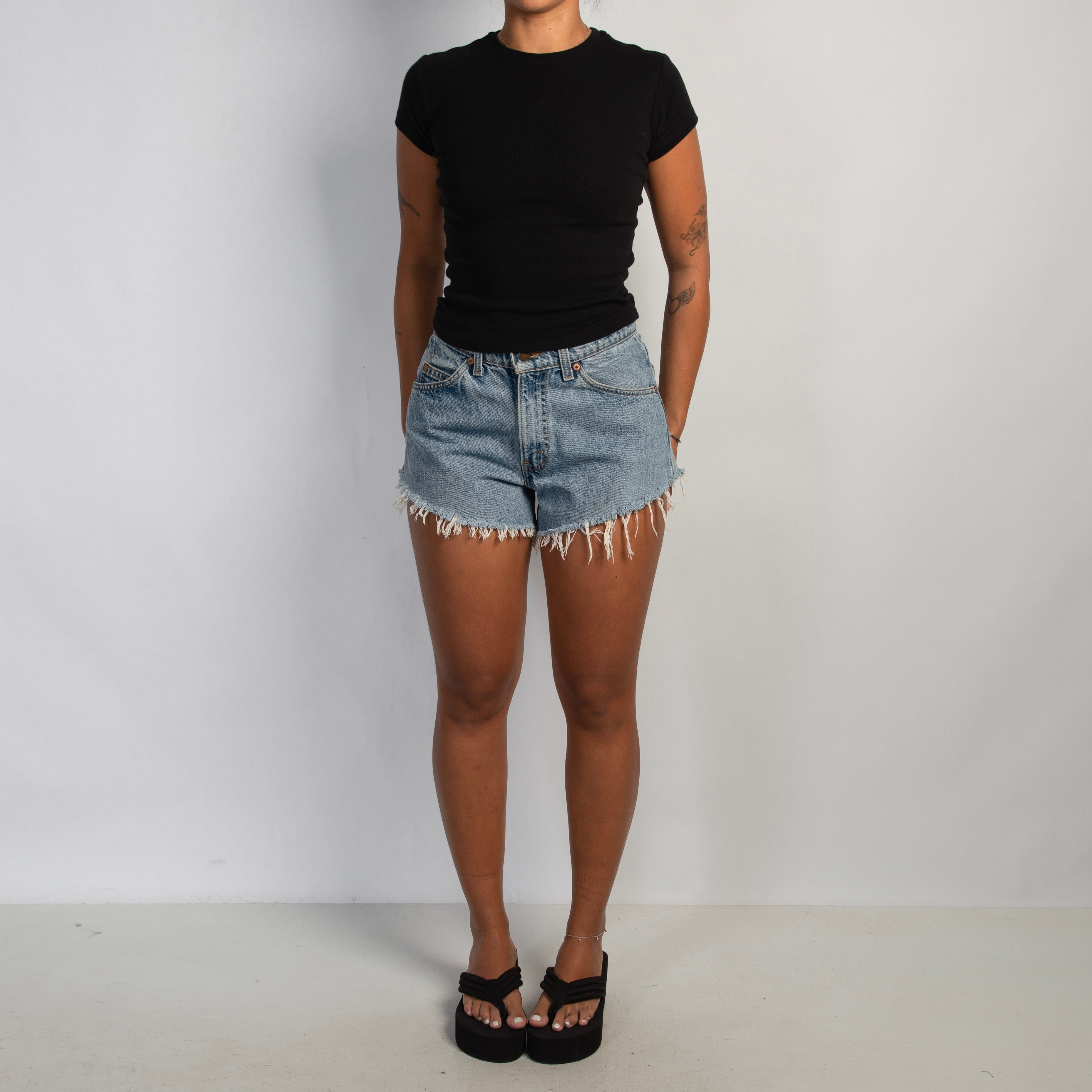 CLASSIC LEVIS DENIM SHORTS