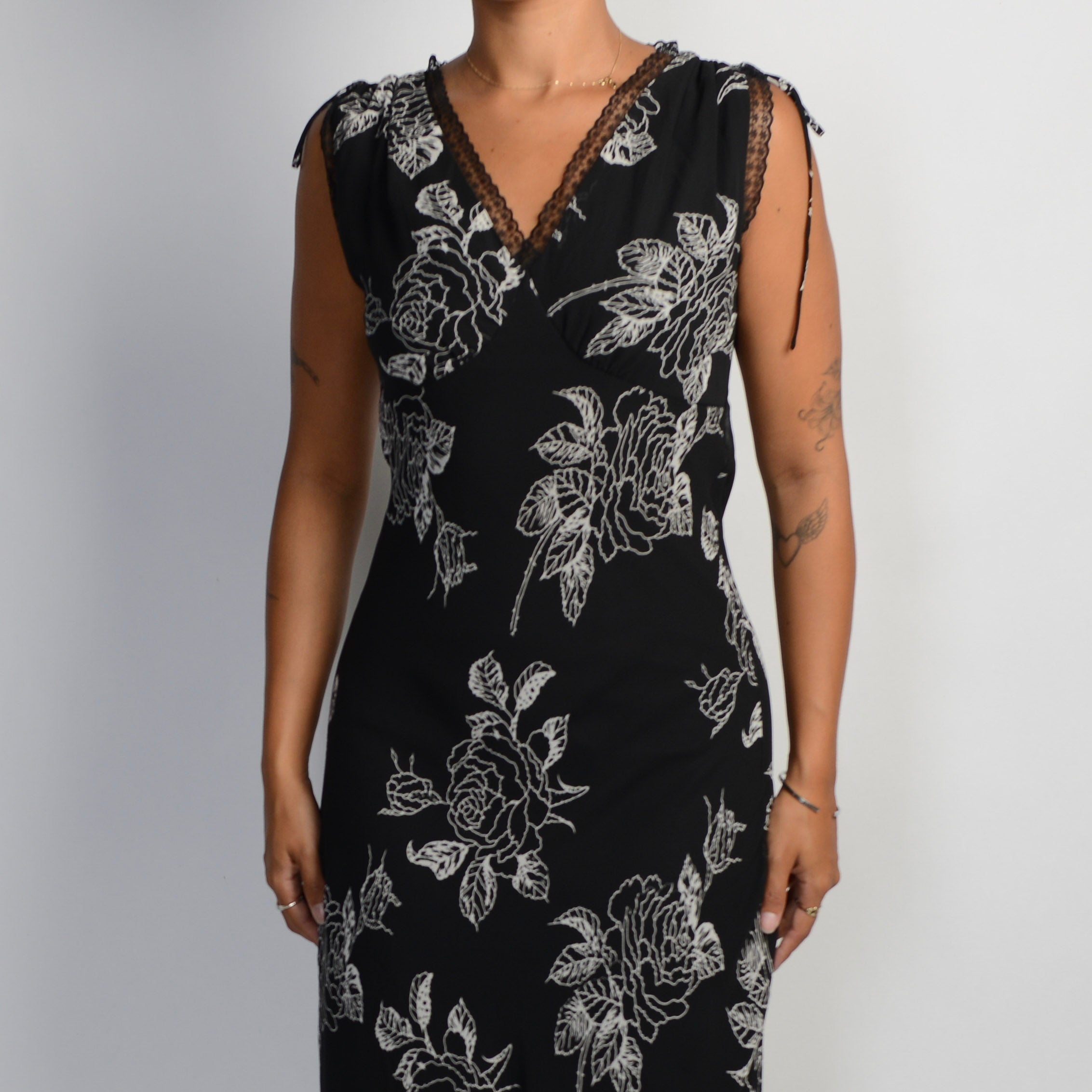 B&W FLORAL MIDI DRESS
