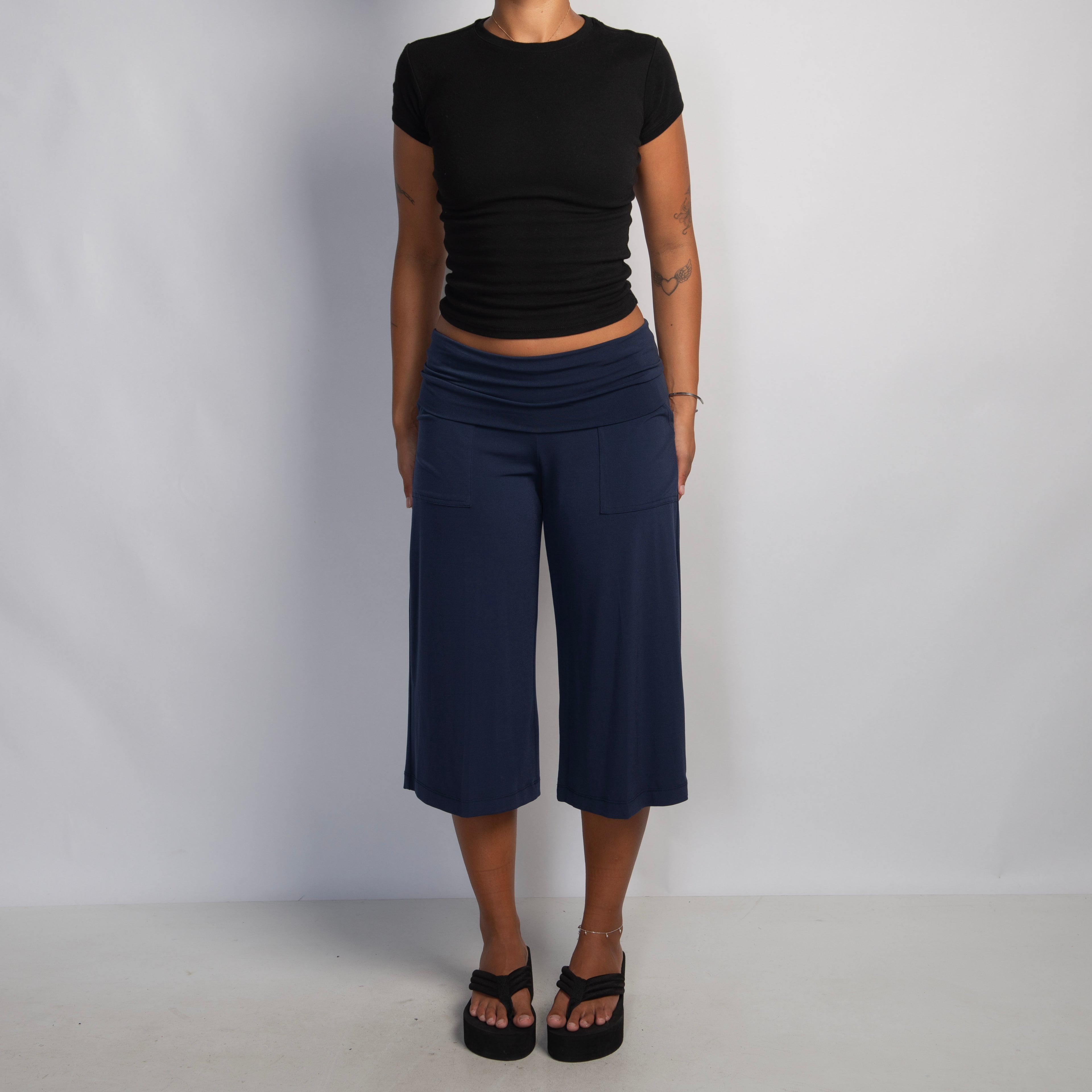 NAVY CROP WIDE LEG PANTS