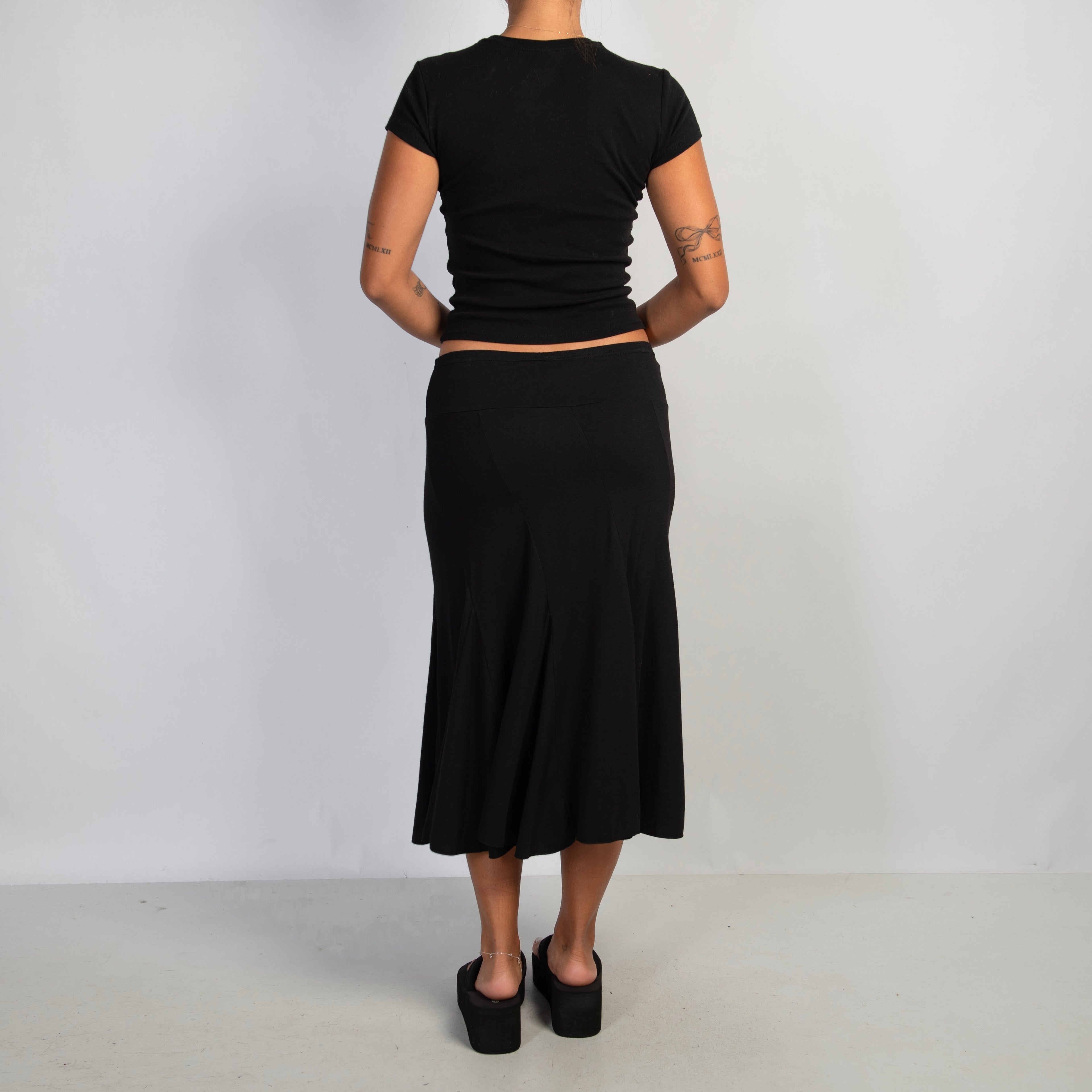 BLACK STRETCH MIDI SKIRT