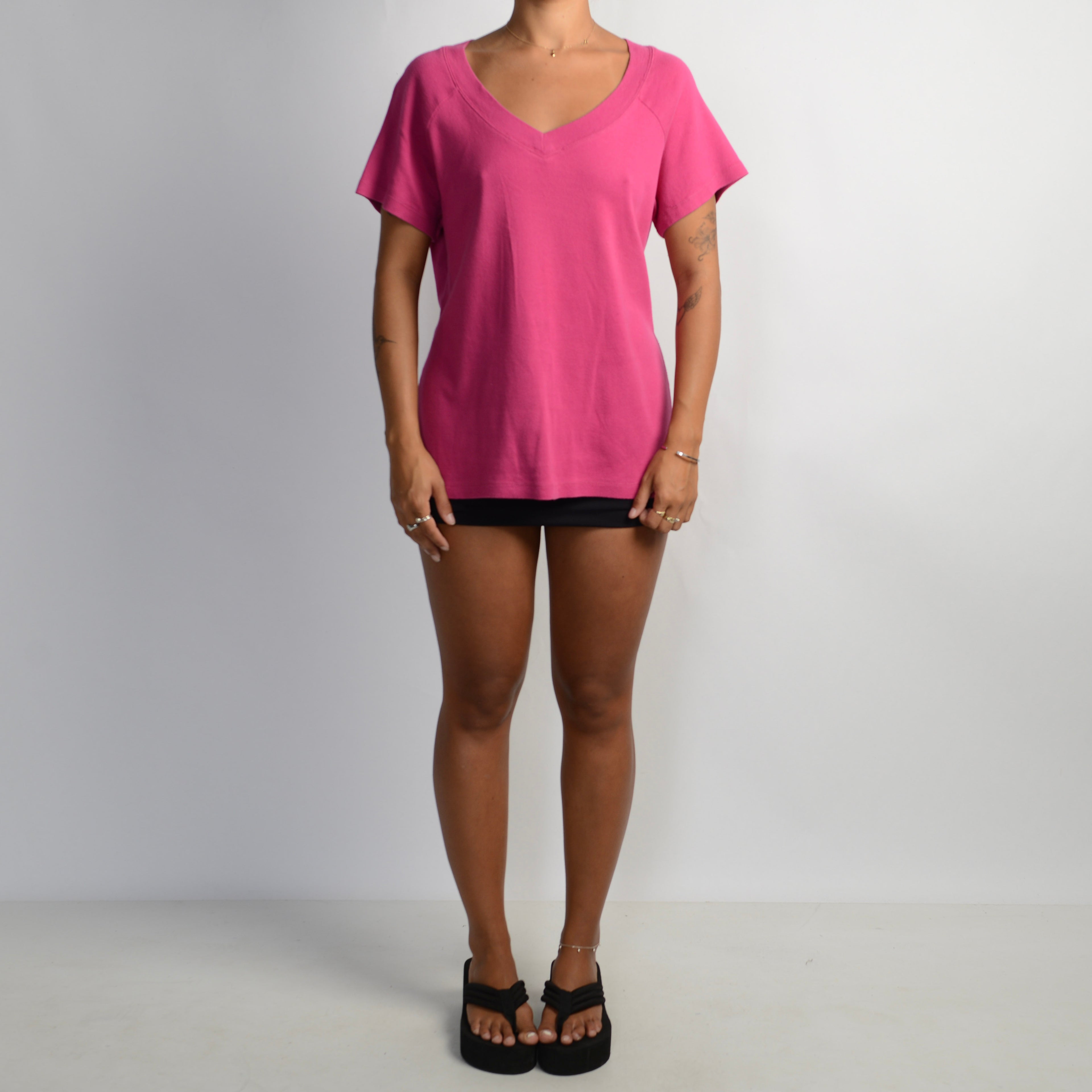 HOT PINK VNECK TEE
