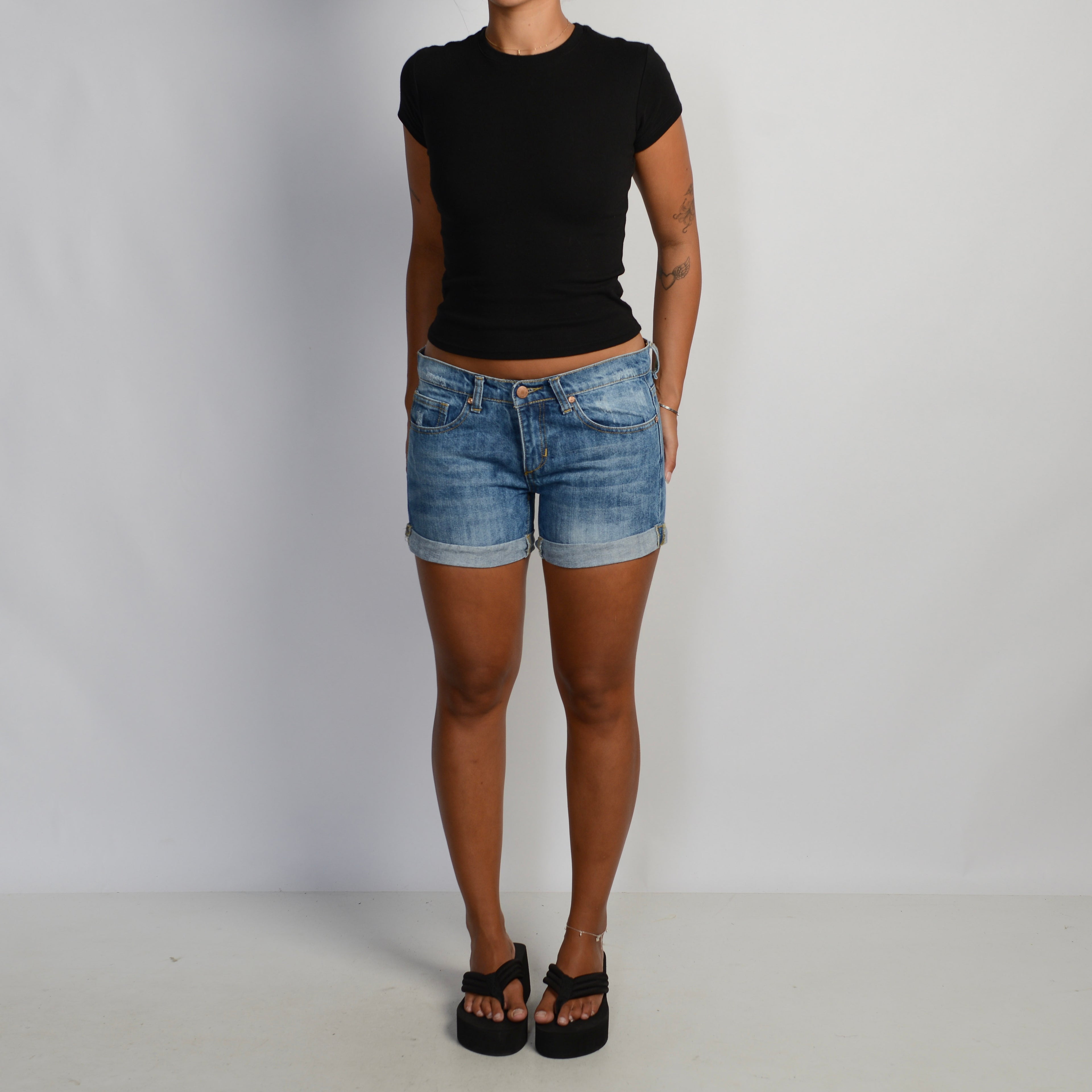 DENIM MID WASH SHORTS