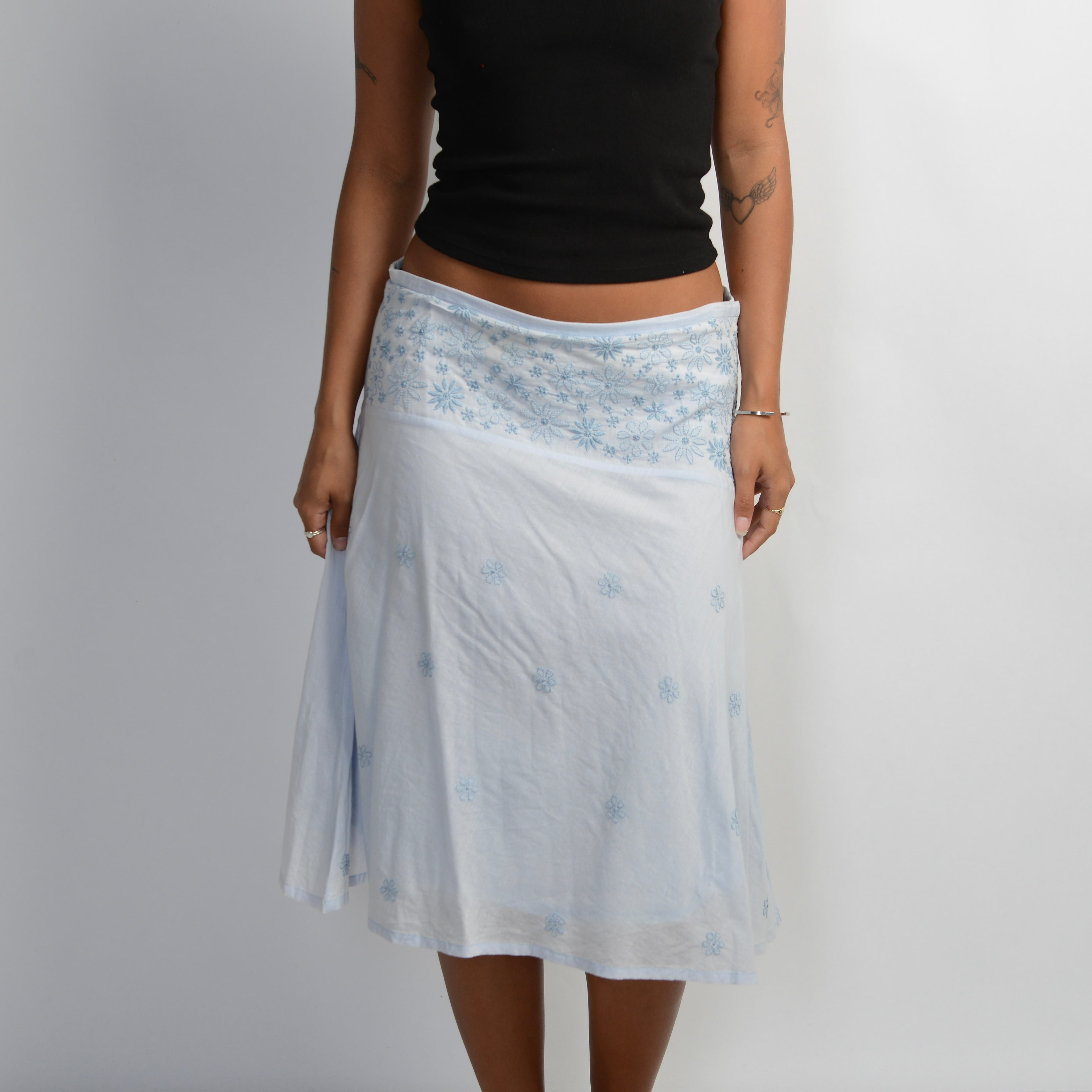 BLUE EMBROIDERED MIDI SKIRT