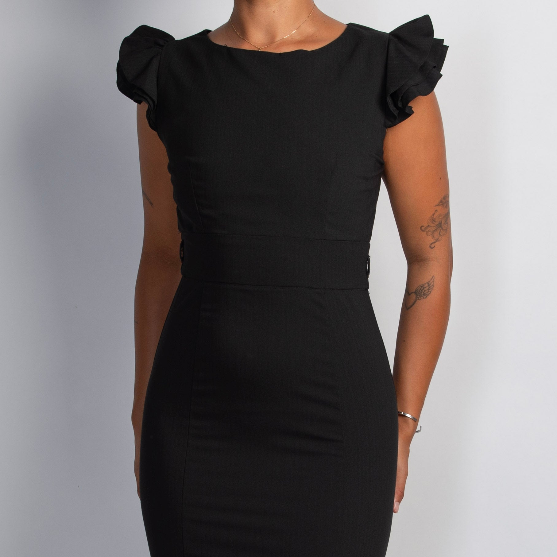 BLACK RUFFLE SLEEVE DRESS