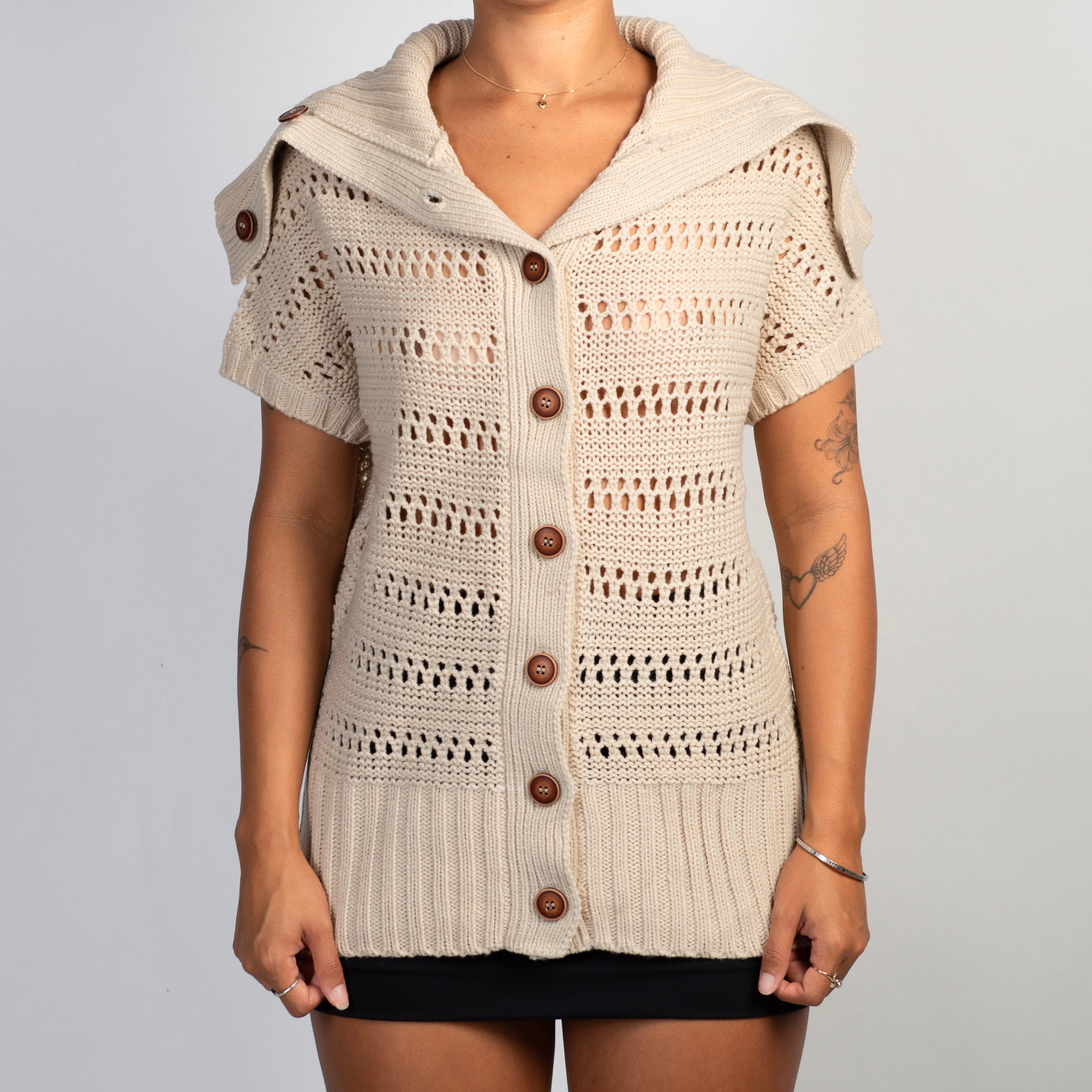 BEIGE KNIT BUTTON TOP