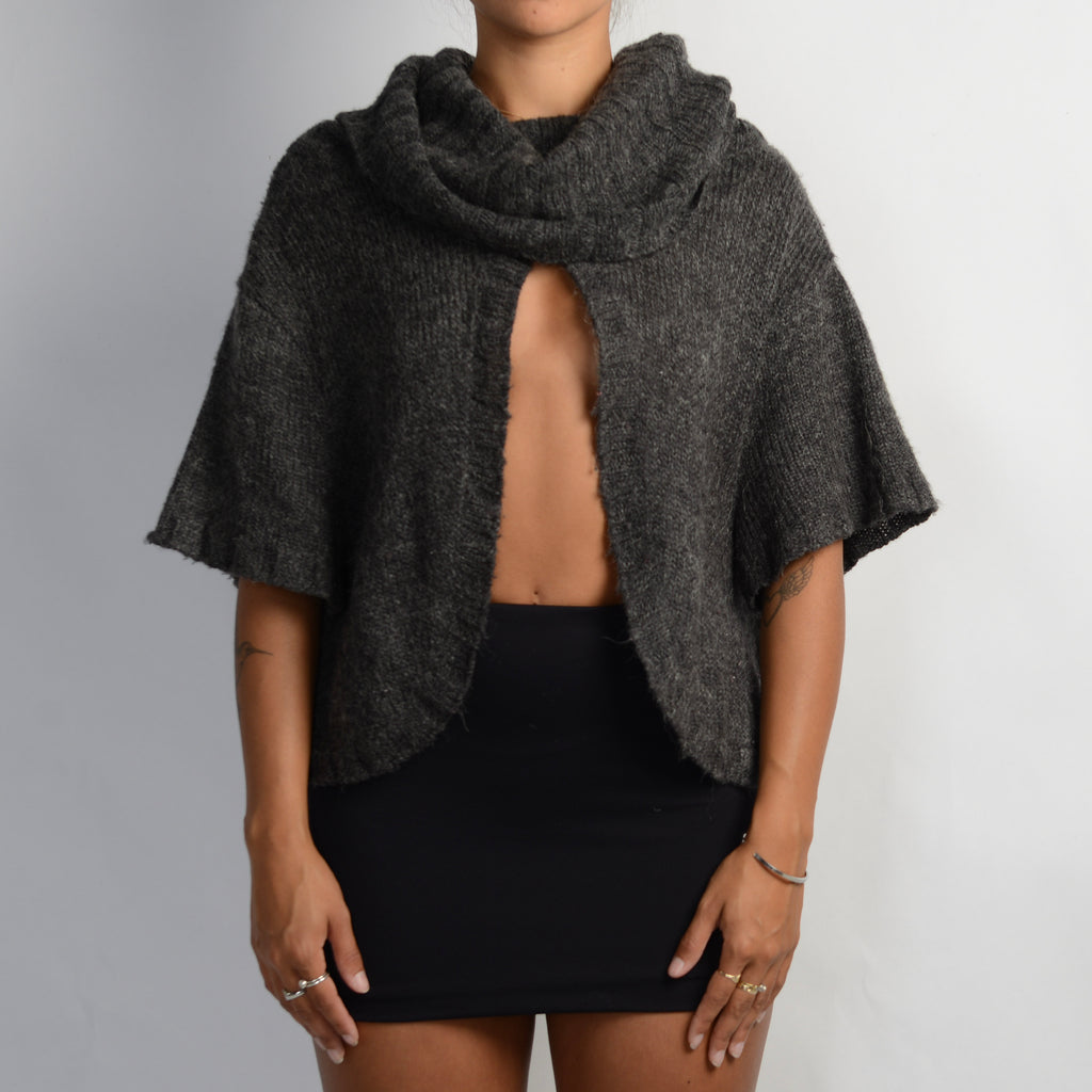 CHARCOAL WOOL KNIT TOP