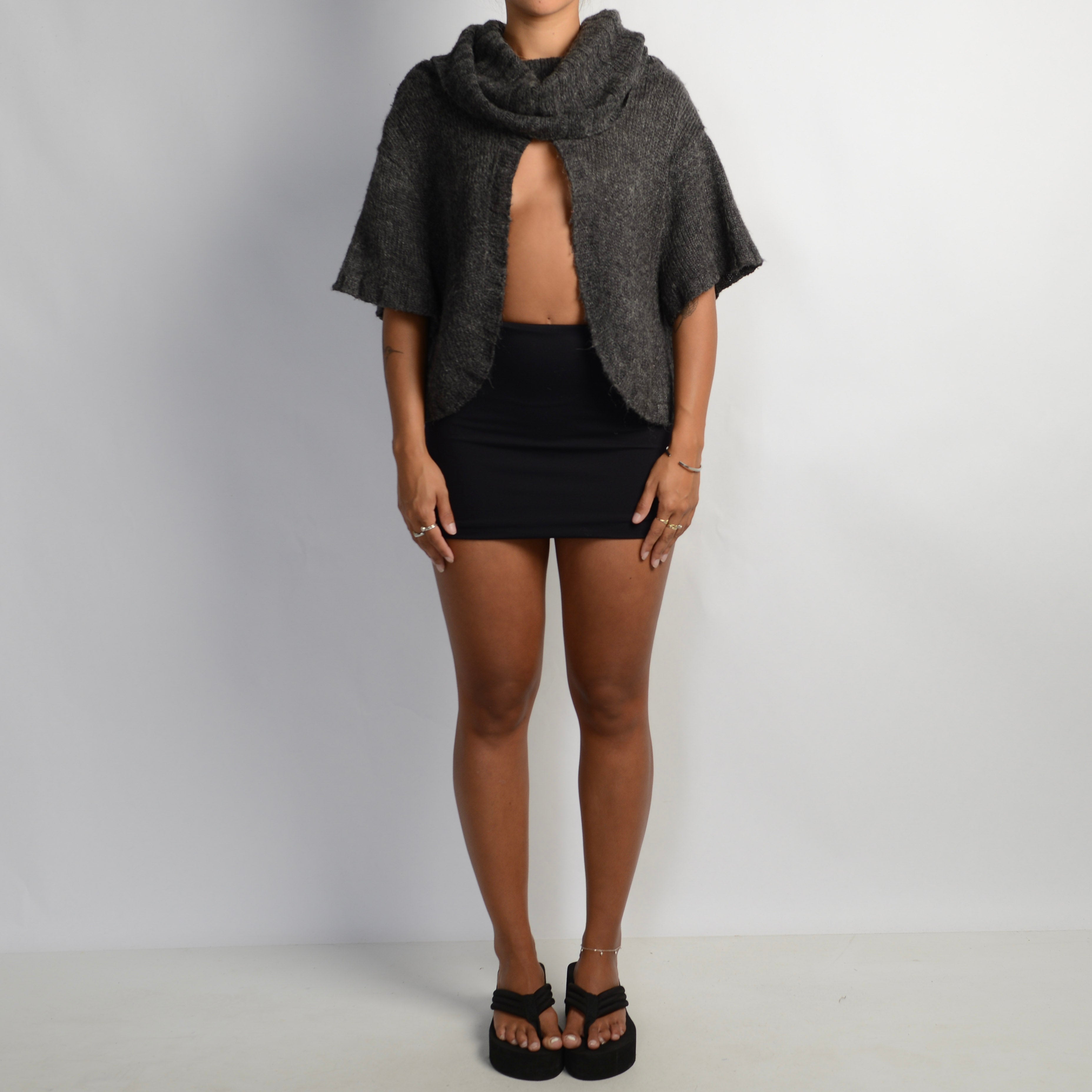CHARCOAL WOOL KNIT TOP