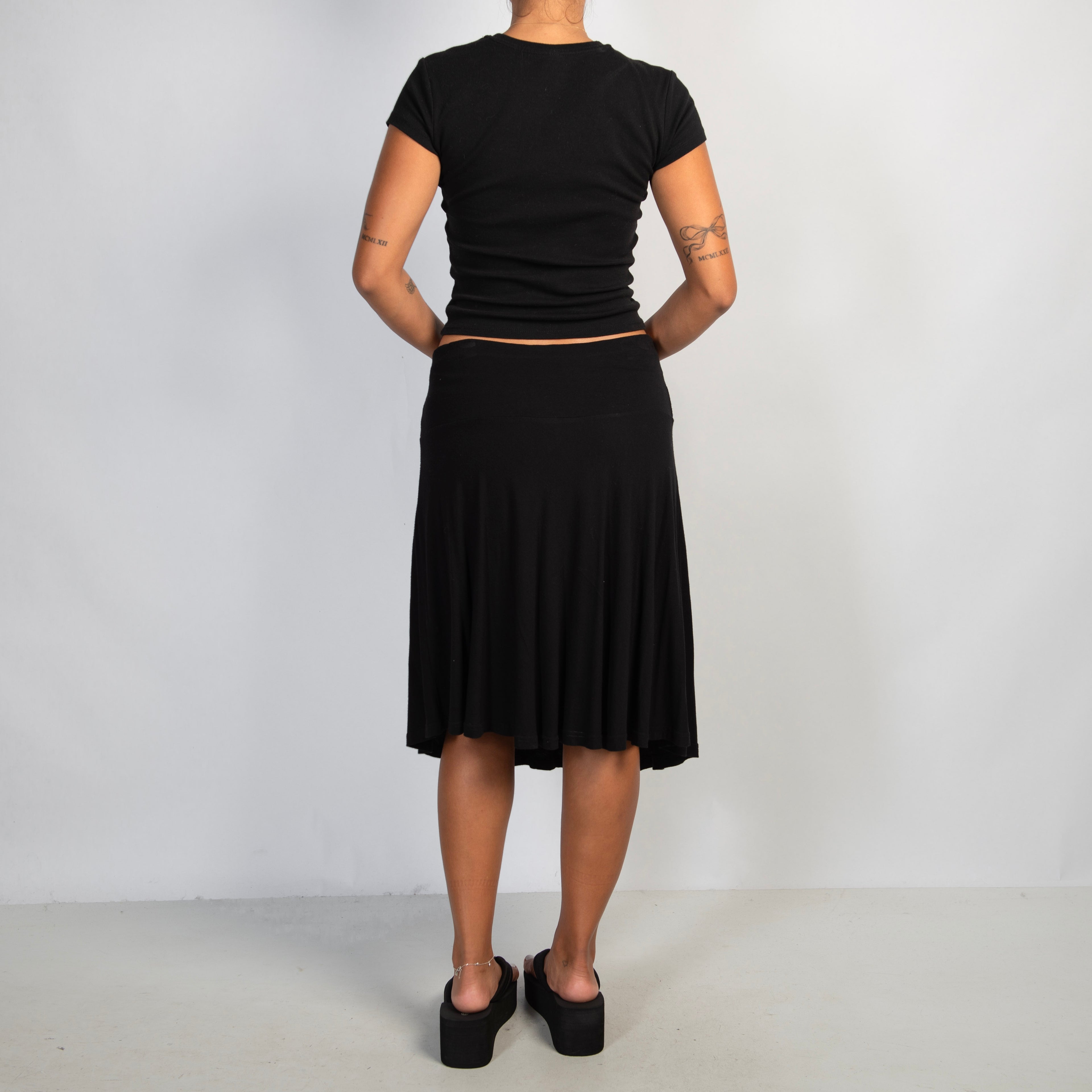 BLACK MIDI SKIRT
