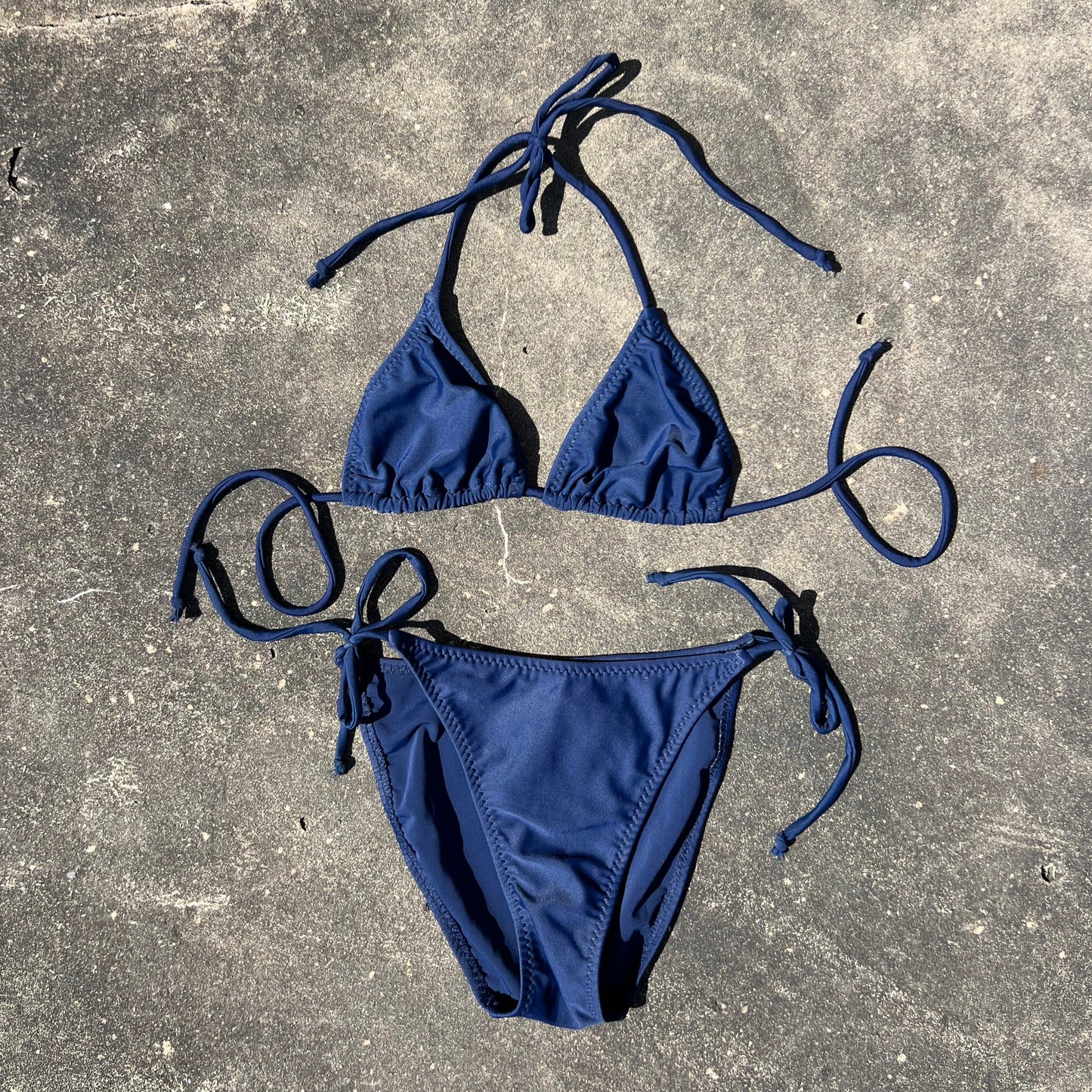 NAVY STRING BIKINI