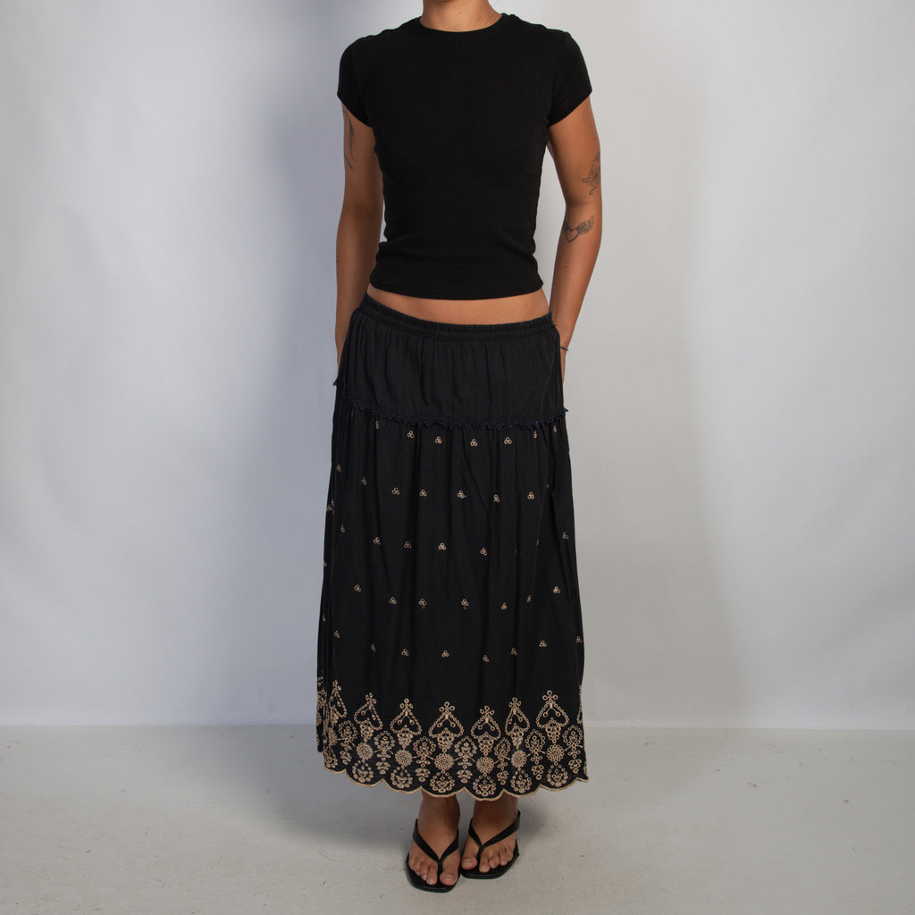 BLACK TIERED SKIRT