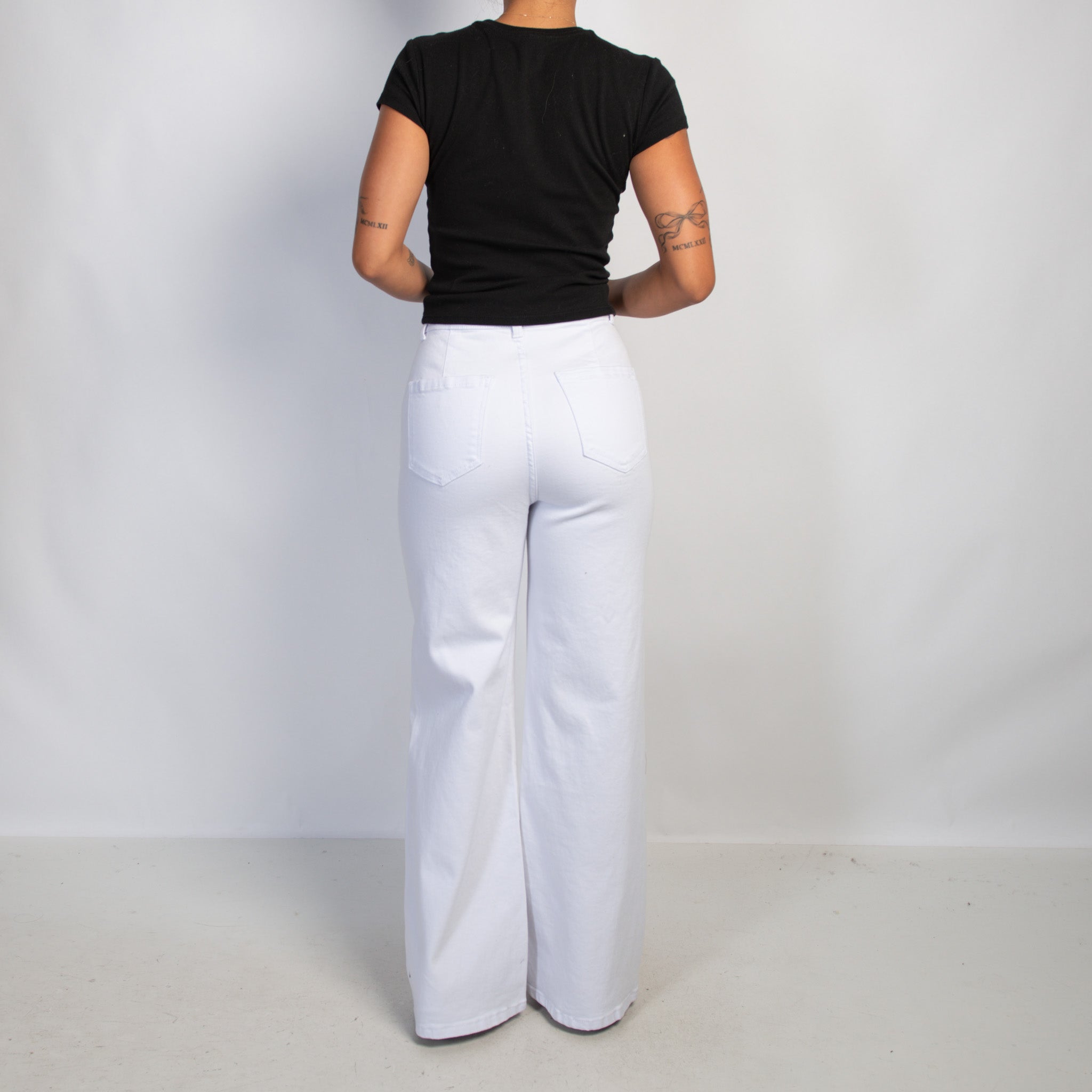 WHITE FLARE JEANS