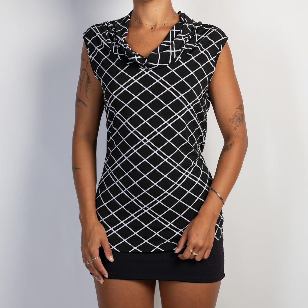 B&W PATTERN TOP