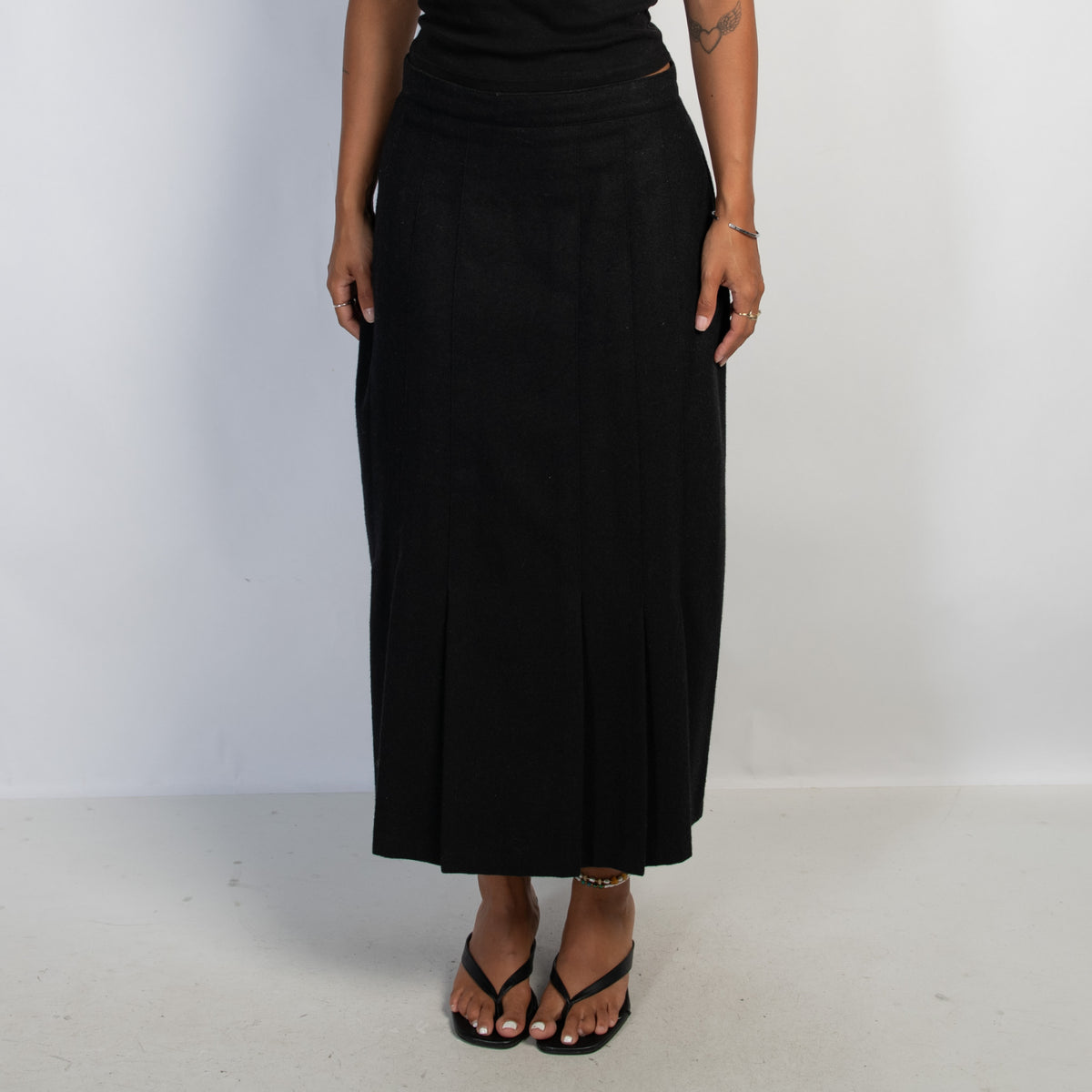 BLACK WOOL SKIRT
