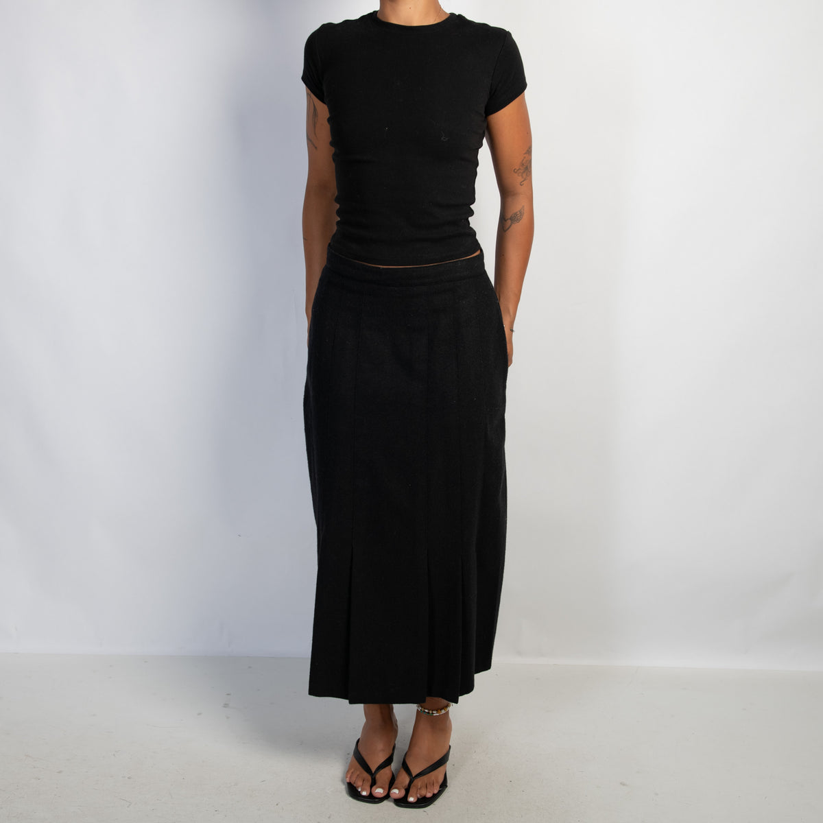 BLACK WOOL SKIRT
