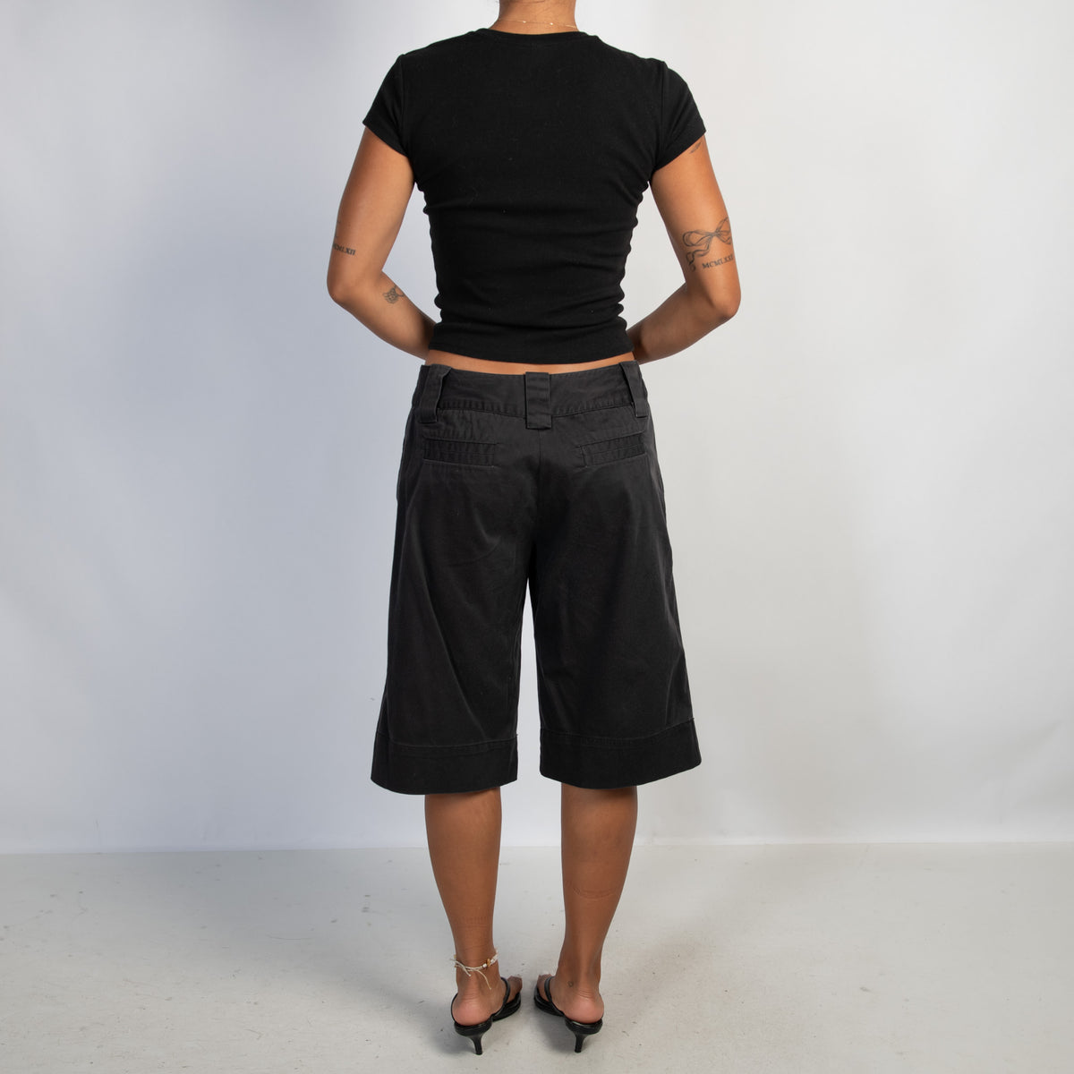 BLACK LONGLINE SHORTS