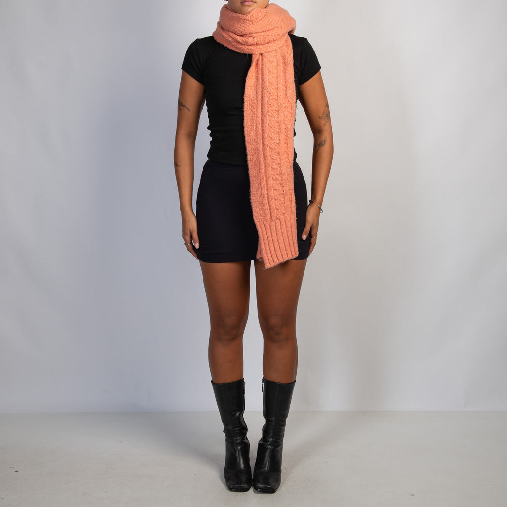 SALMON PINK KNIT SCARF