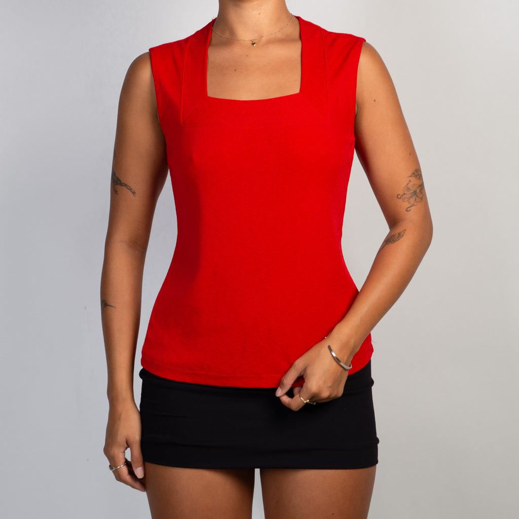 RED SQUARE NECK TOP