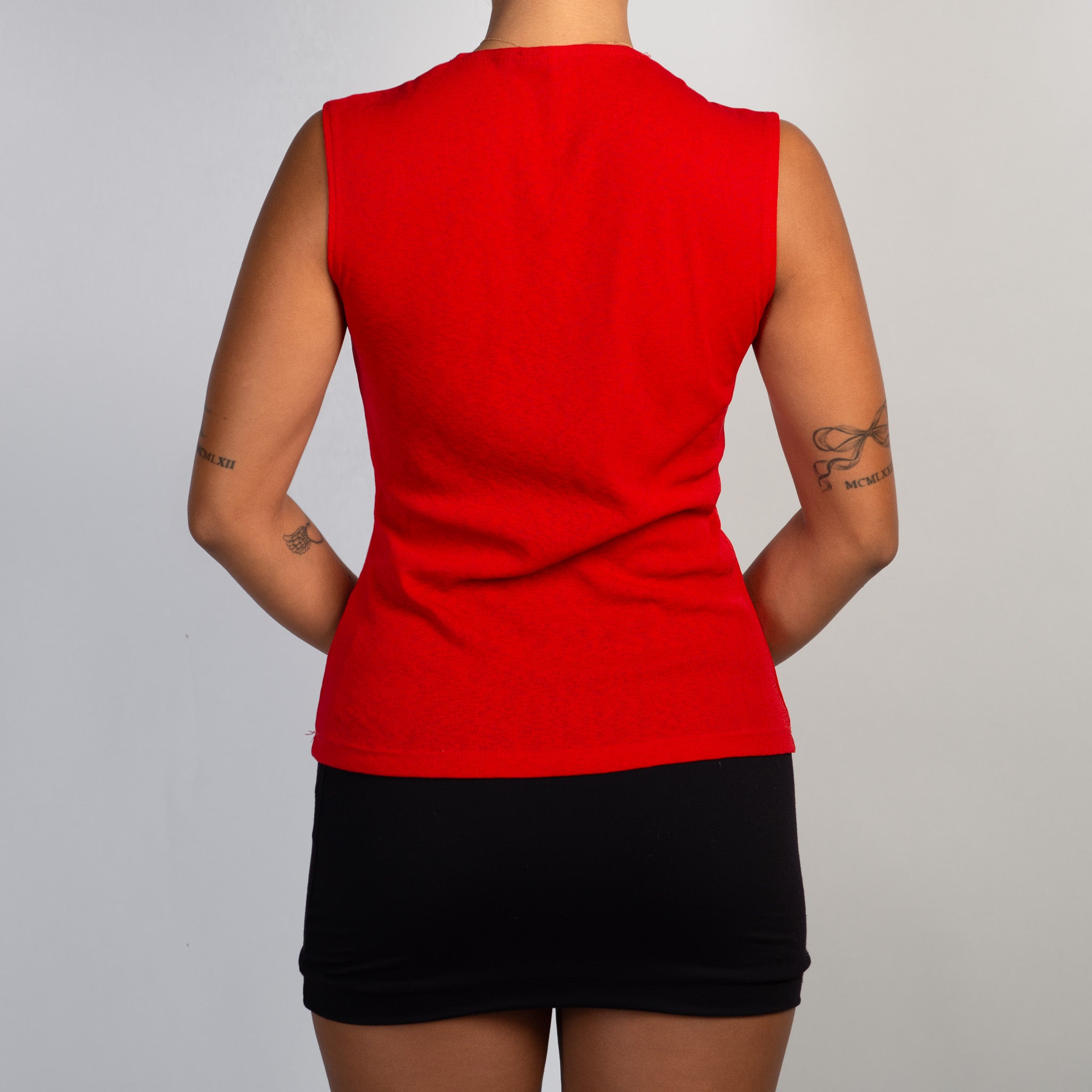 RED SQUARE NECK TOP
