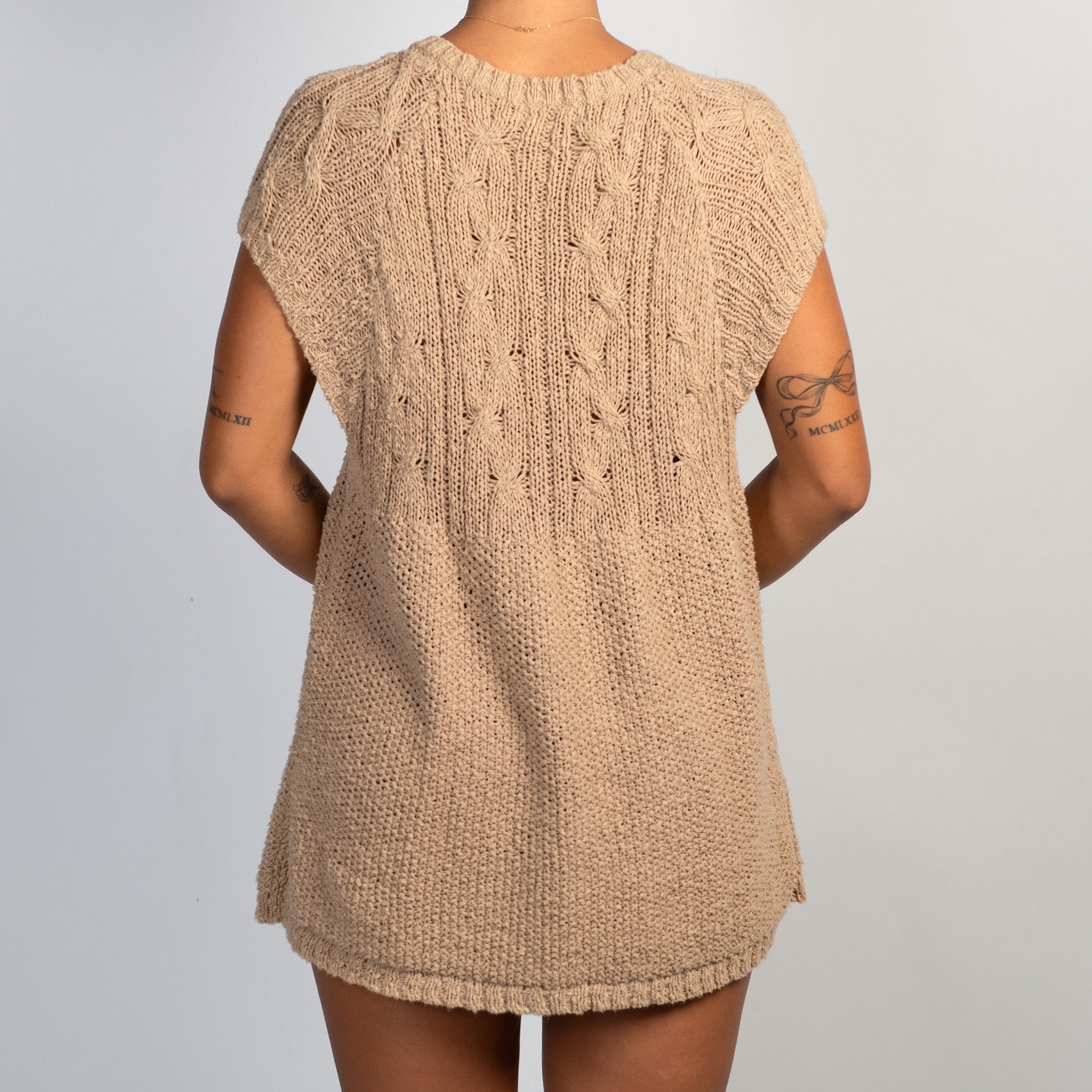BEIGE KNIT BUTTON TOP
