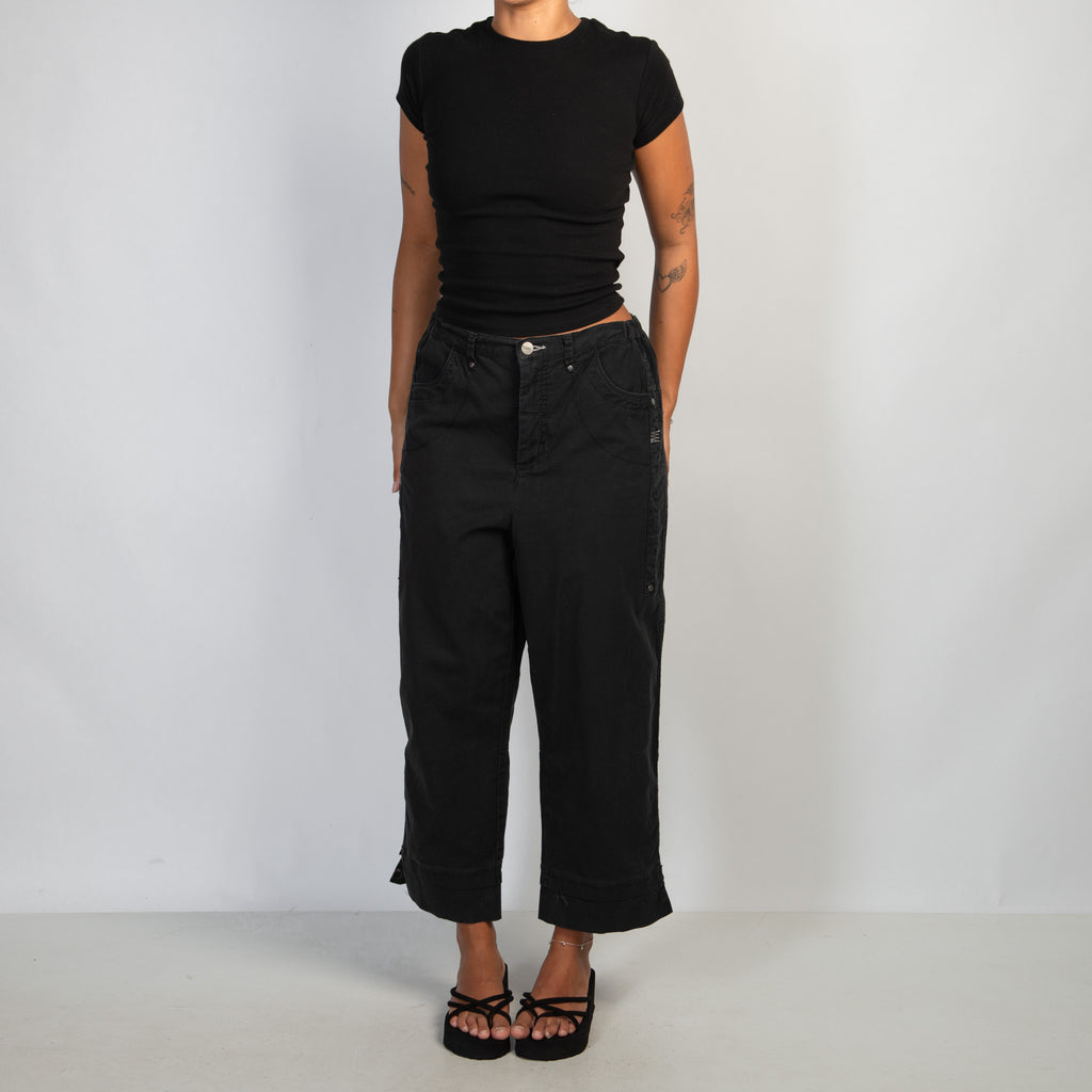 BLACK CROP CARGO PANTS
