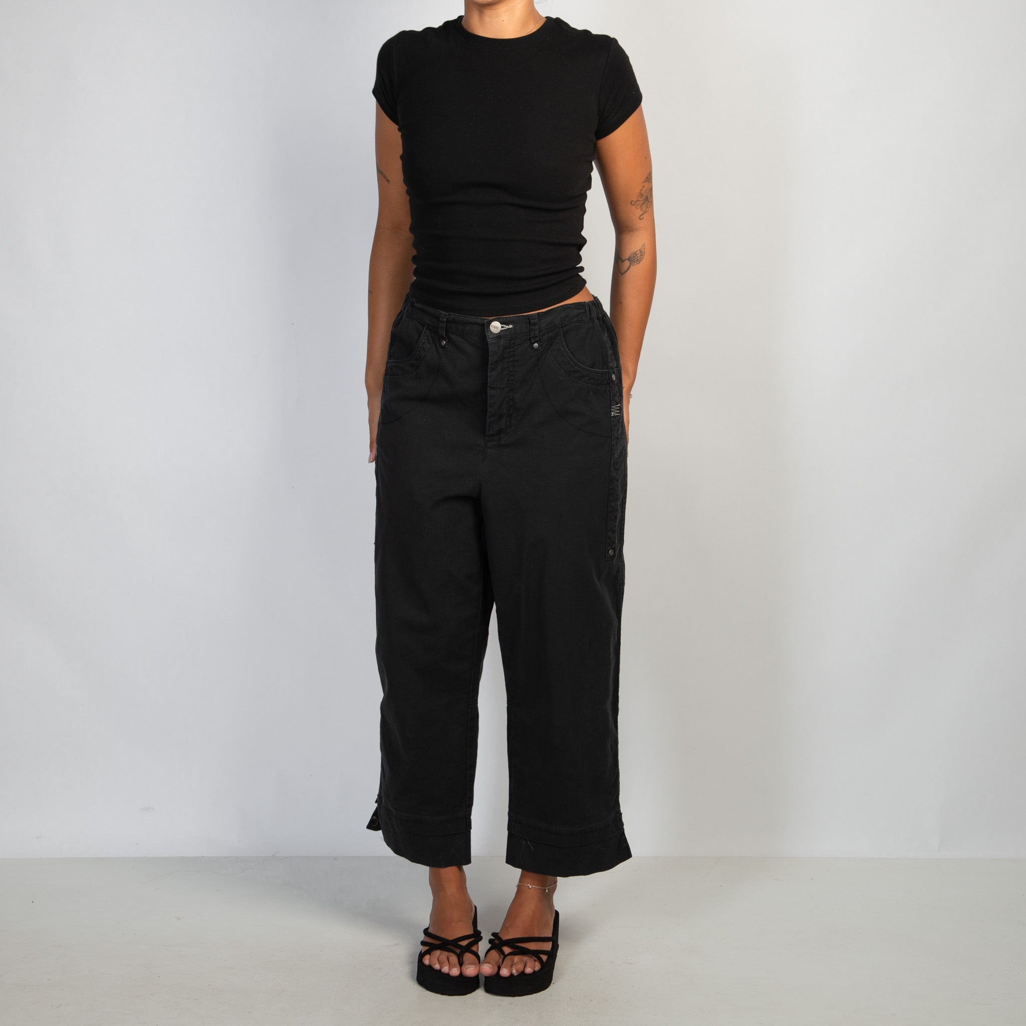 BLACK CROP CARGO PANTS