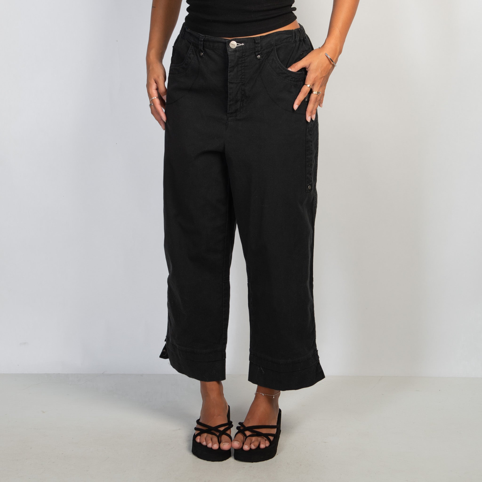 BLACK CROP CARGO PANTS