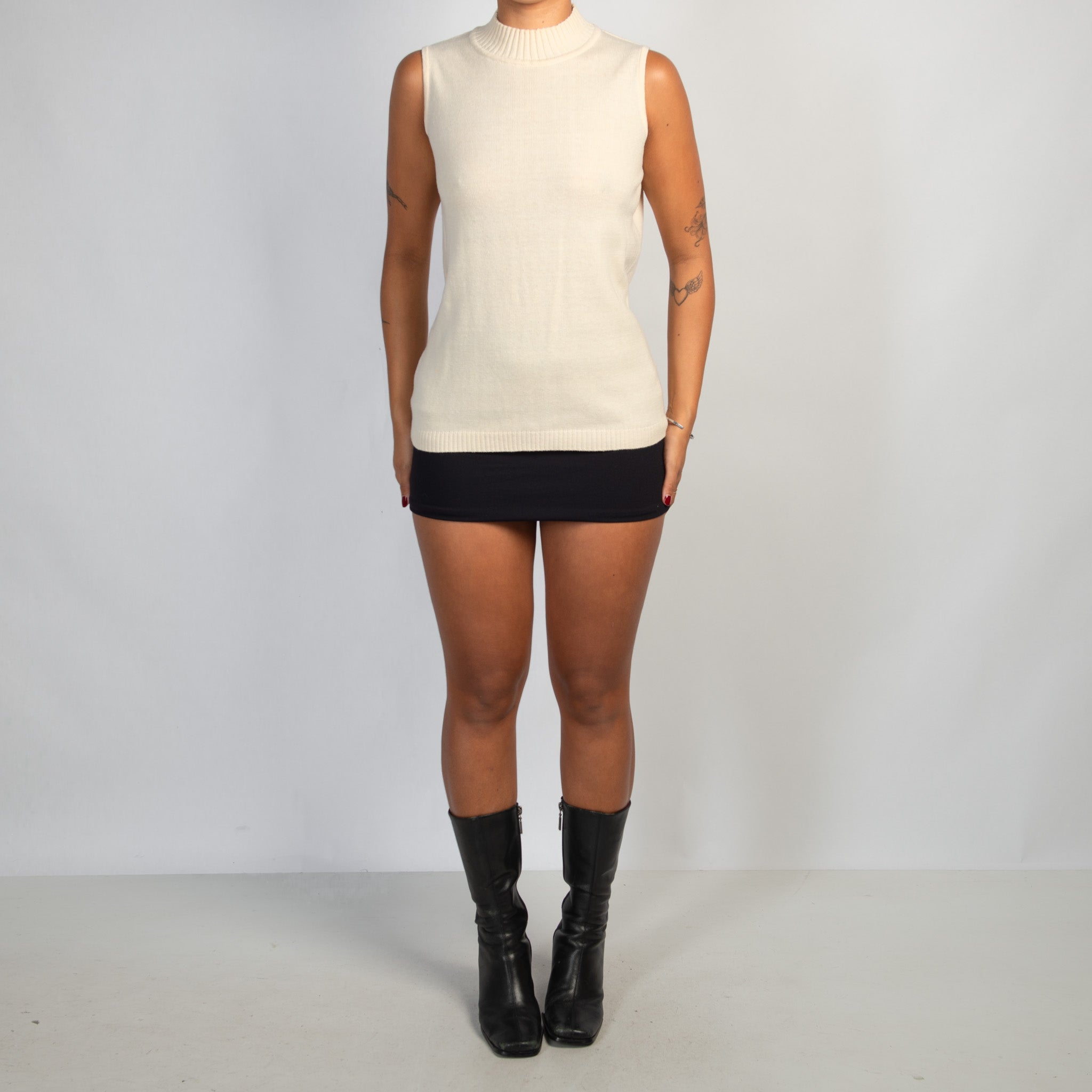 BEIGE KNIT SLEEVELESS TOP