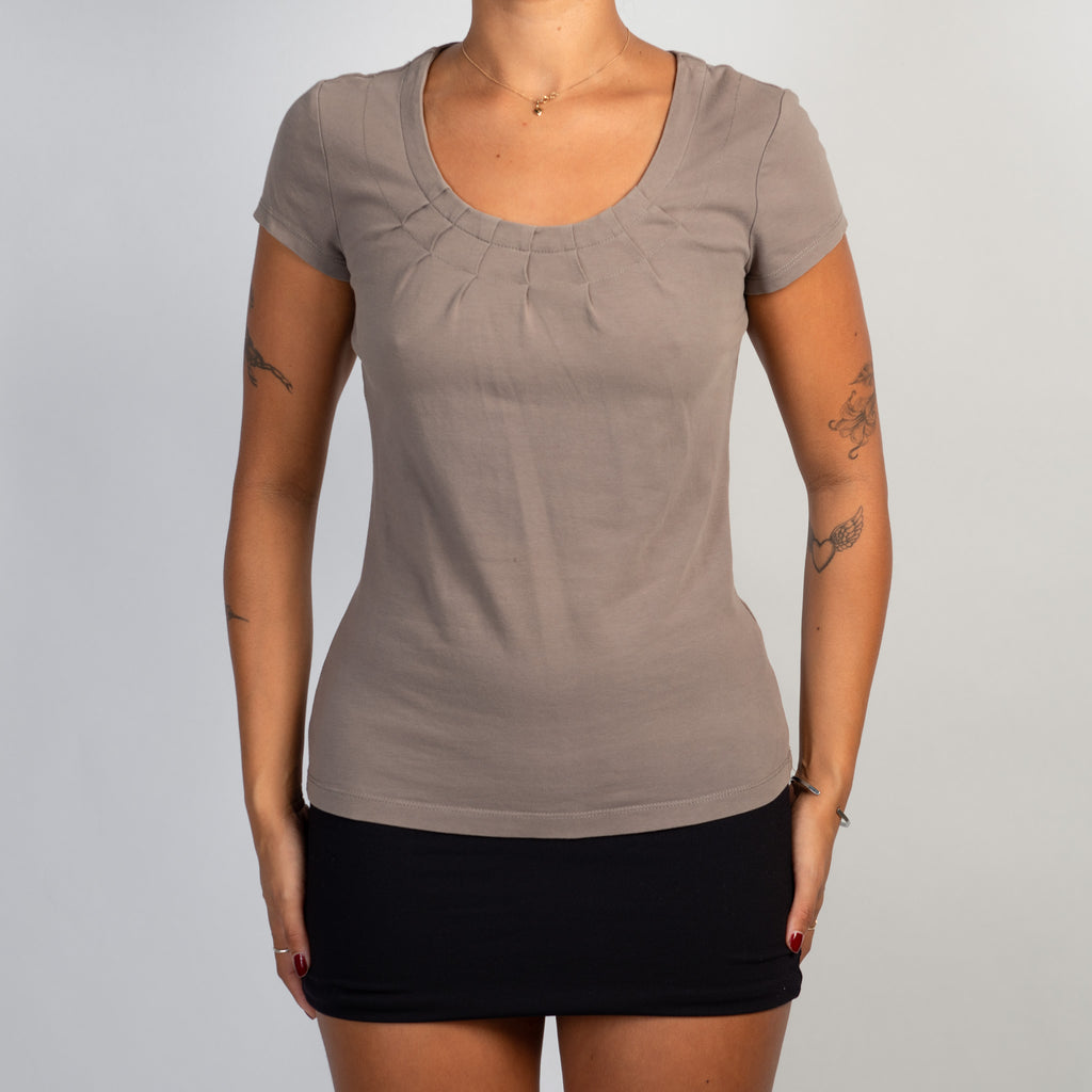 BROWN PINTUCK TSHIRT