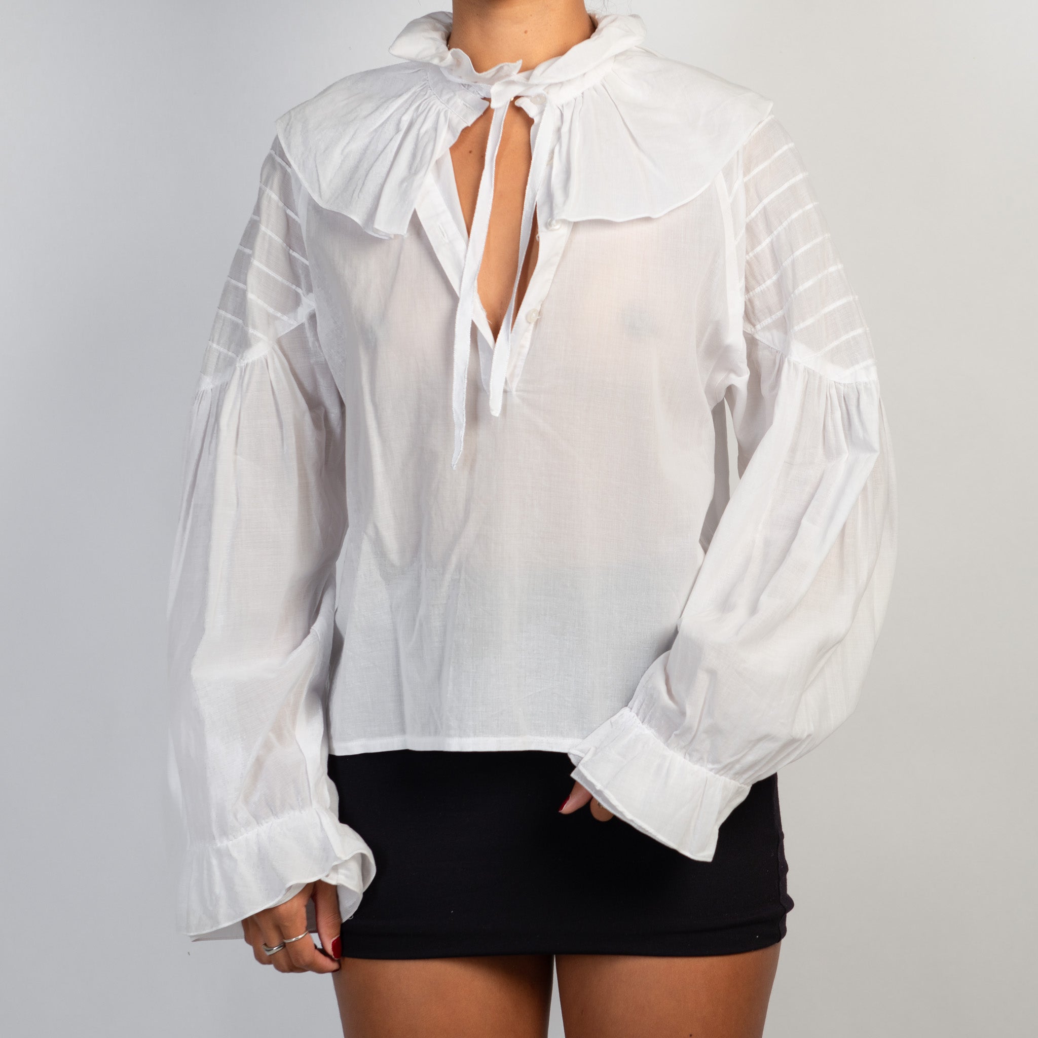 WHITE RUFFLE BLOUSE