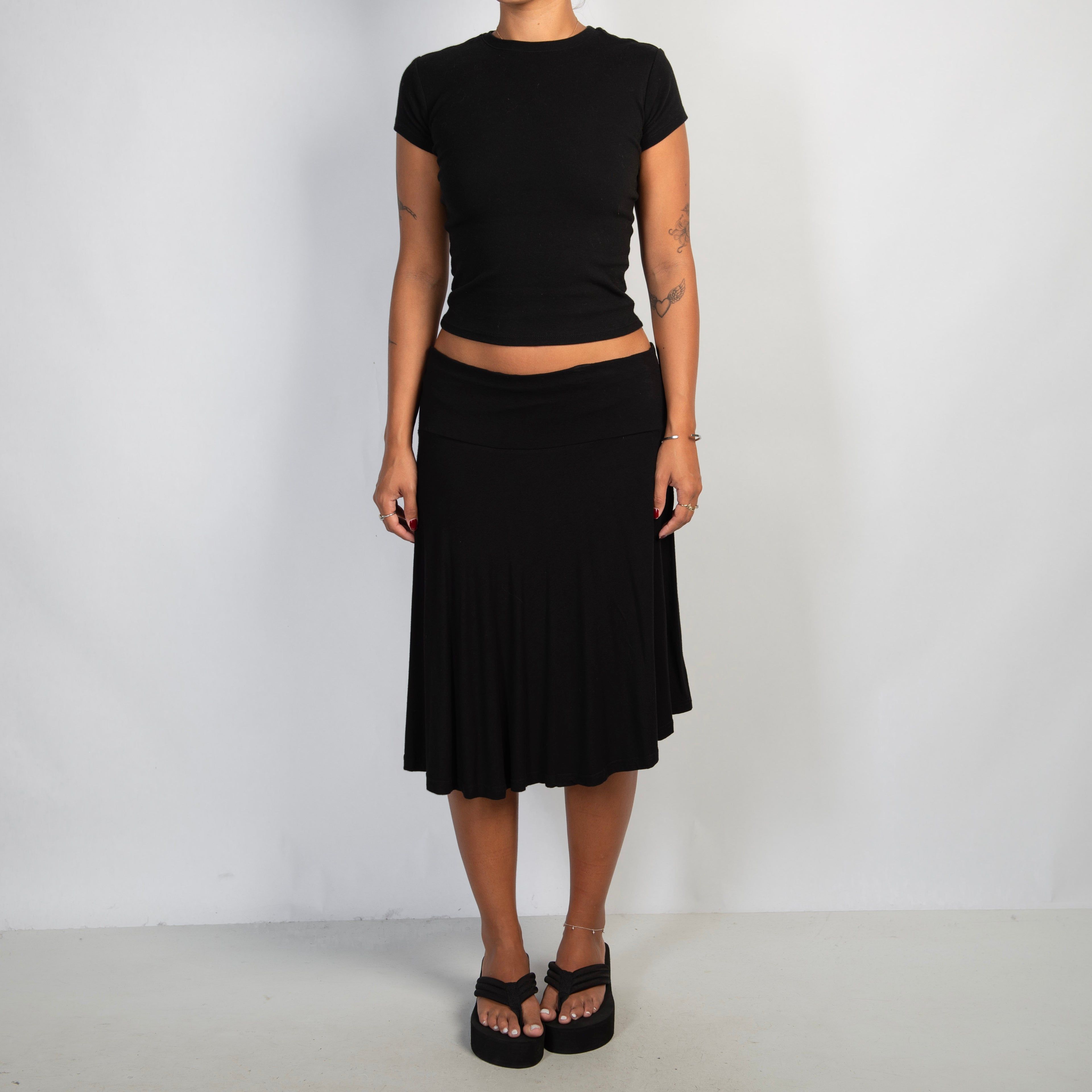 BLACK MIDI SKIRT
