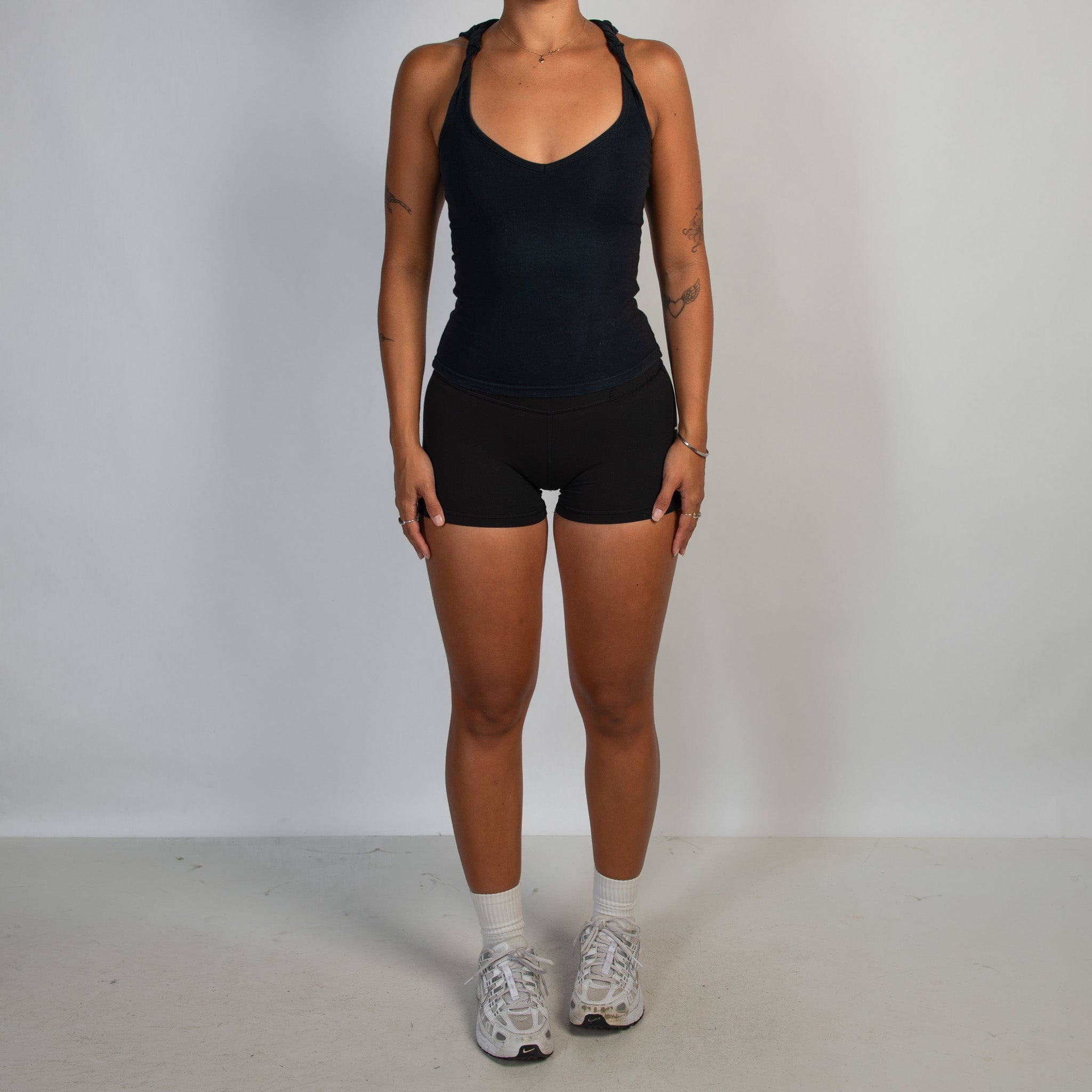 BLACK HOOD SLEEVELESS TOP