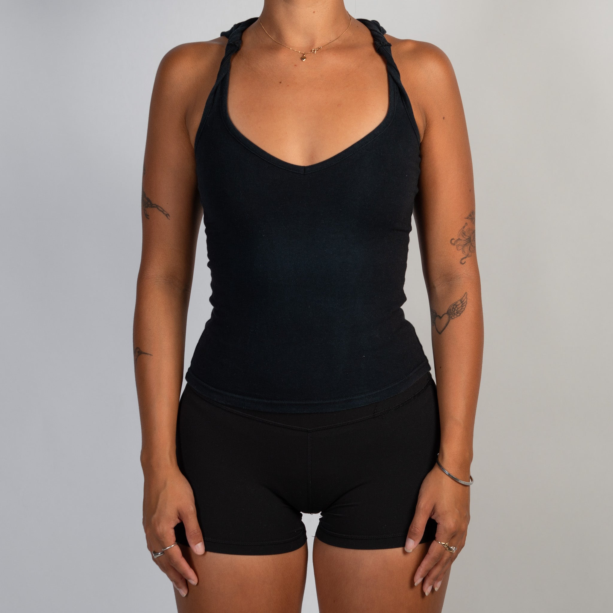 BLACK HOOD SLEEVELESS TOP