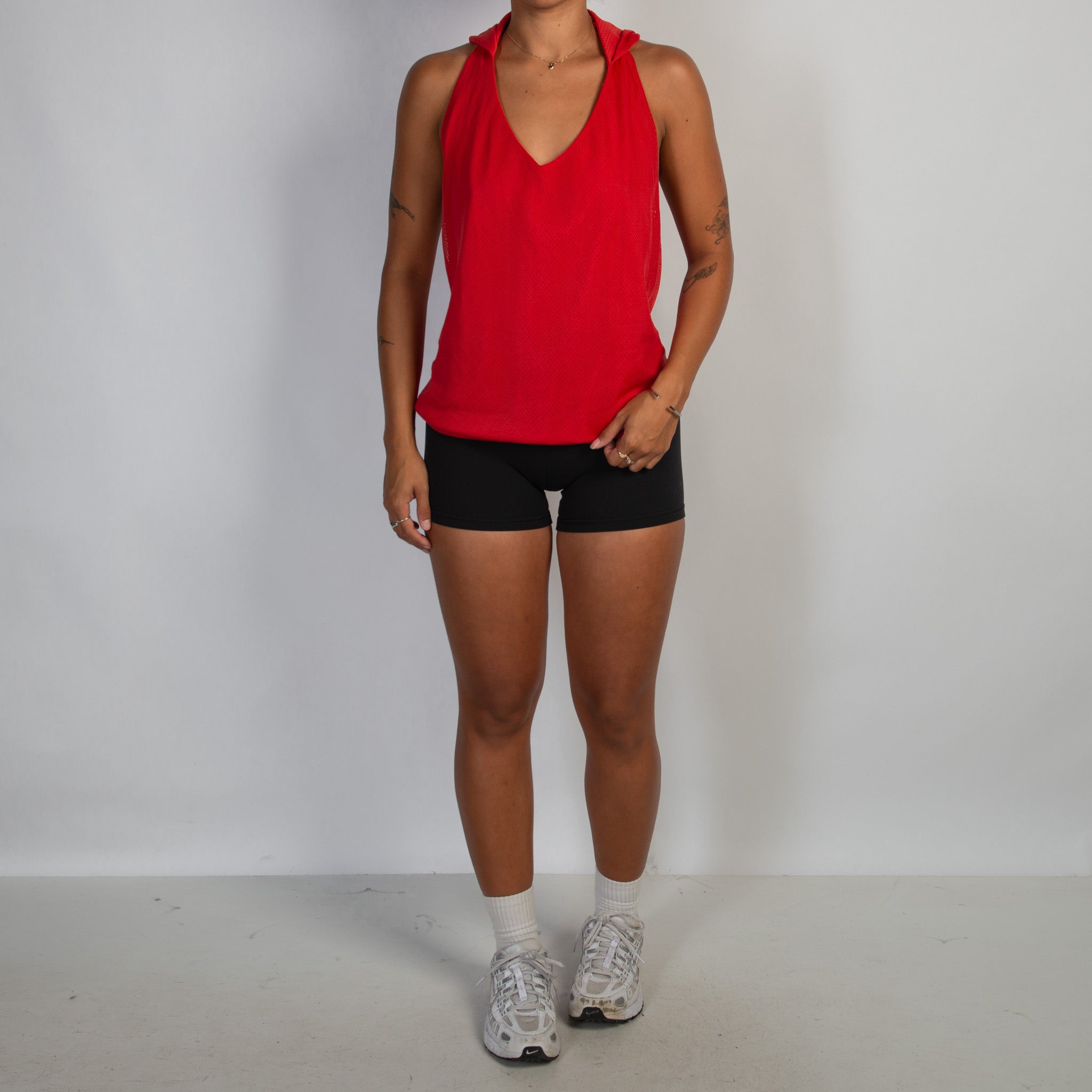 RED BACKLESS HOOD TOP