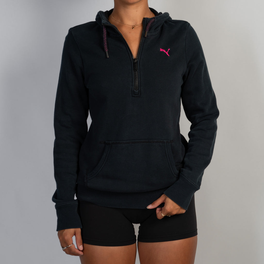 BLACK QUARTER ZIP SWEATER