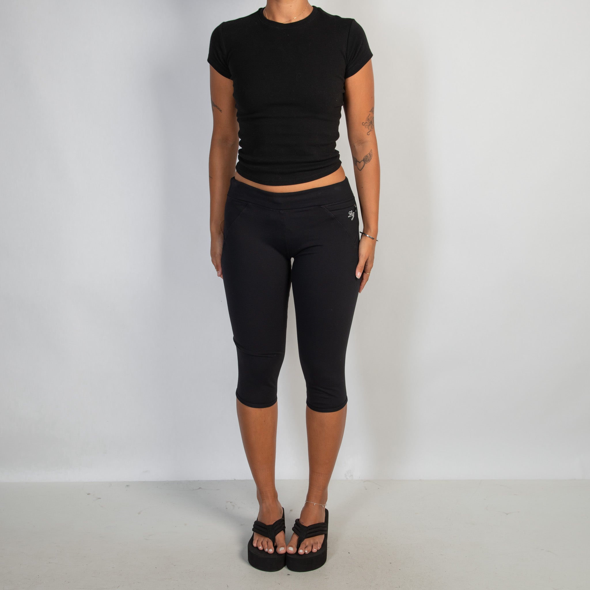 BLACK CAPRI TIGHTS