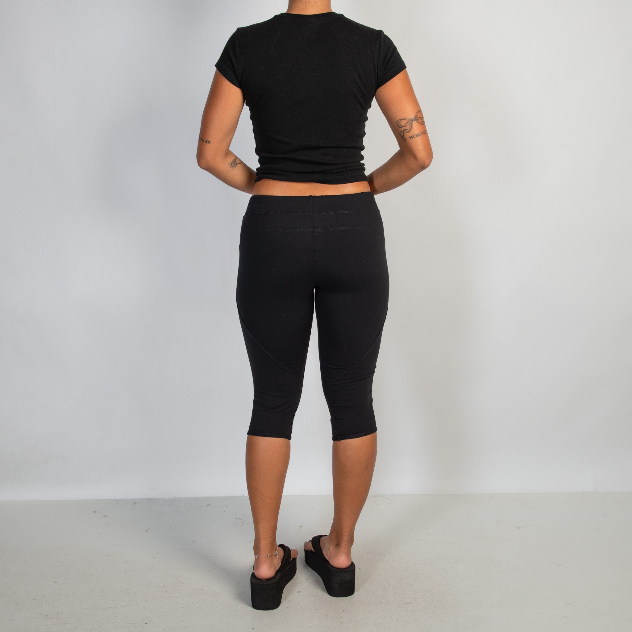 BLACK CAPRI TIGHTS