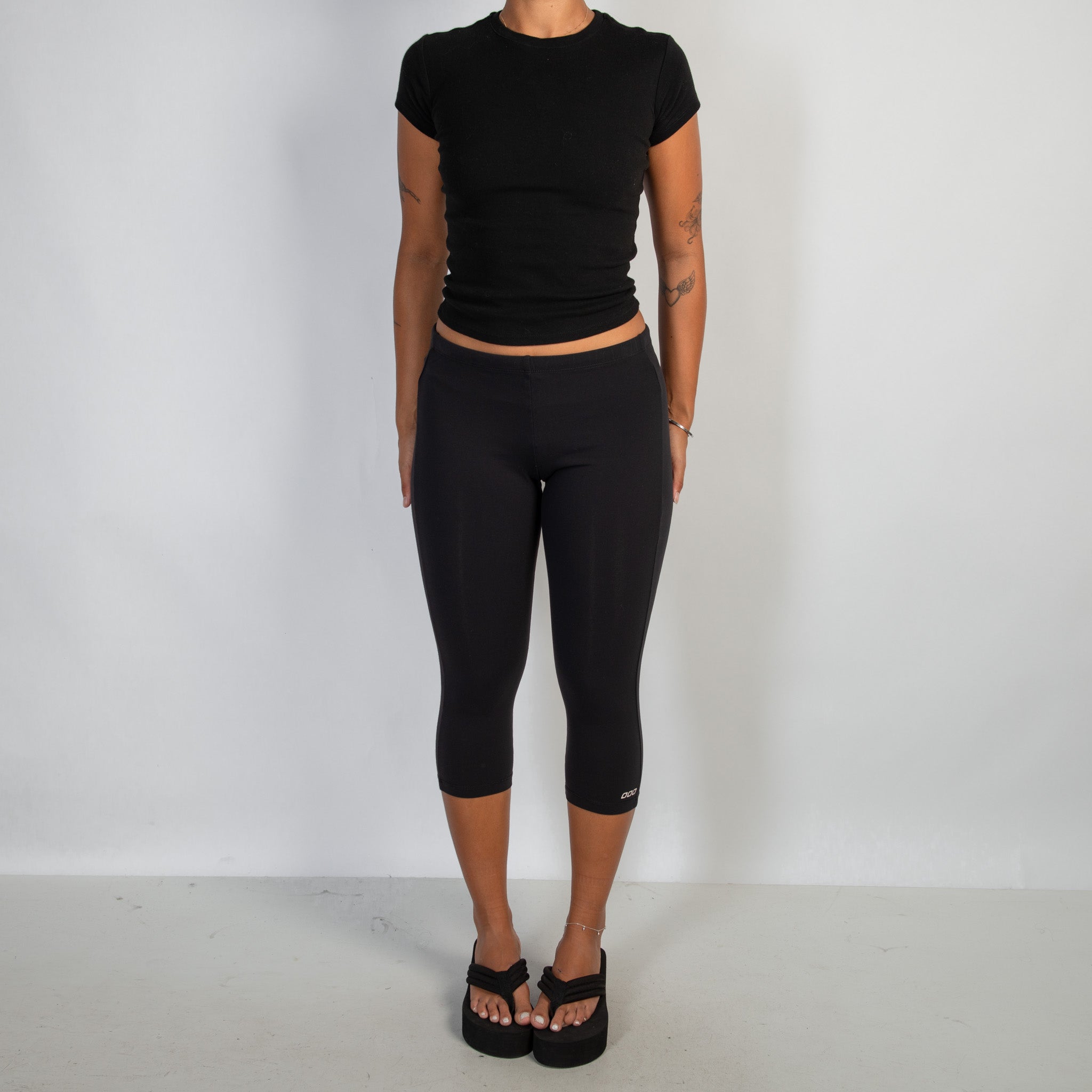 BLACK CAPRI TIGHTS