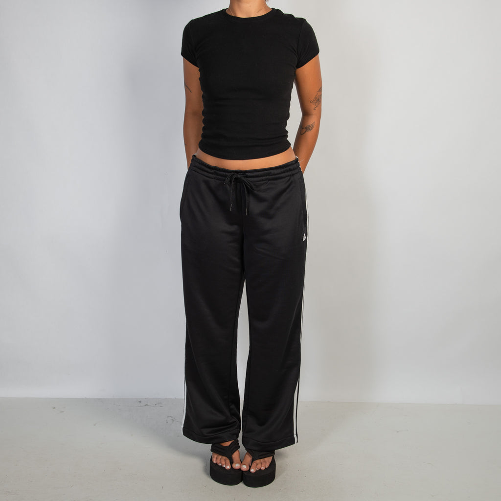 BLACK ADIDAS TRACKPANTS