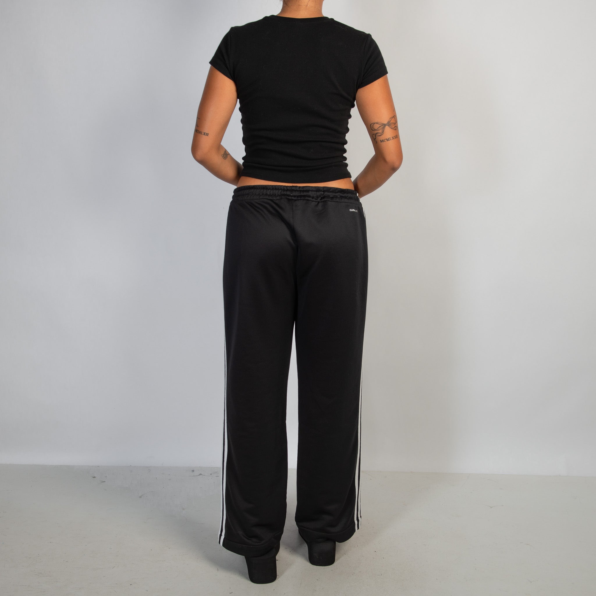 BLACK ADIDAS TRACKPANTS