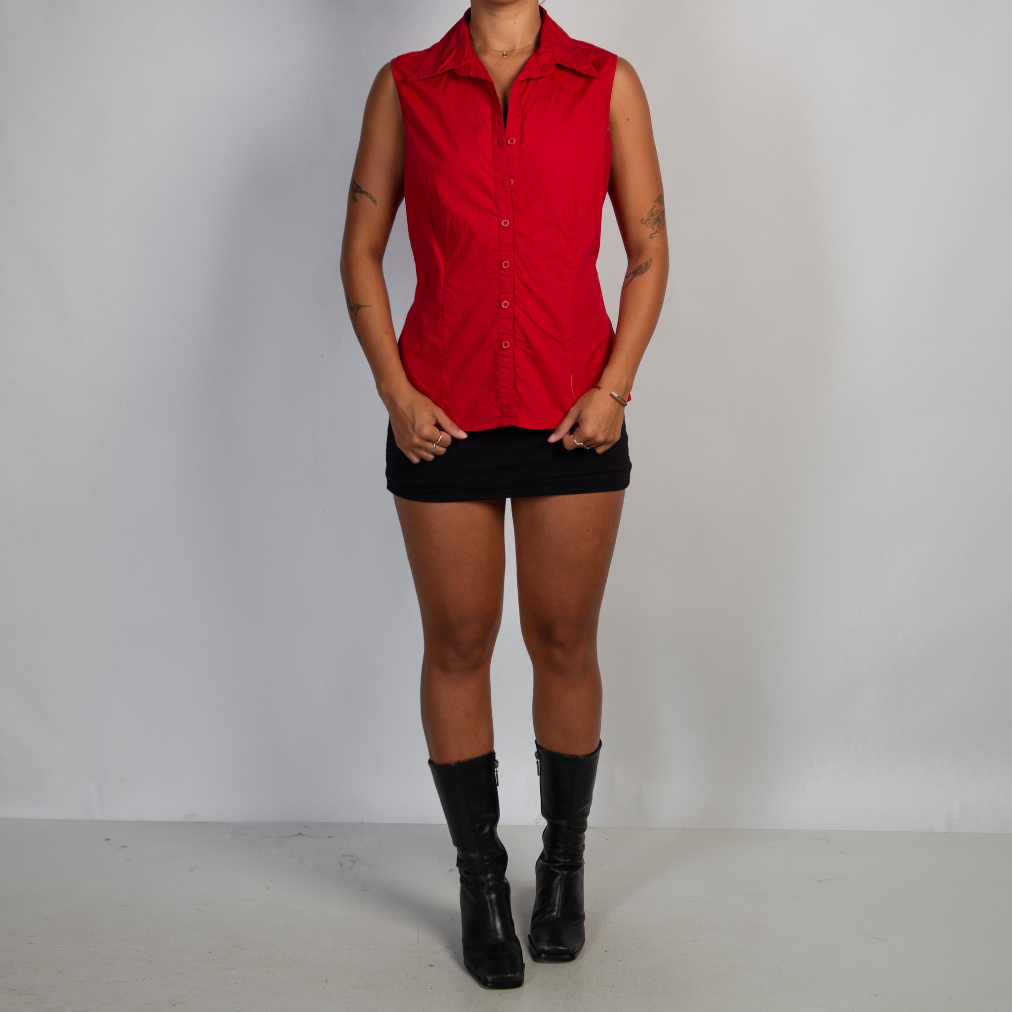 RED SLEEVELESS BLOUSE