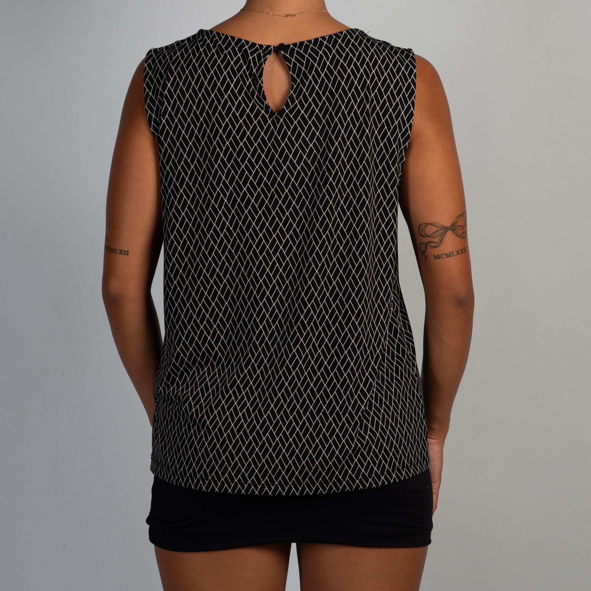 PATTERN STRETCH TOP