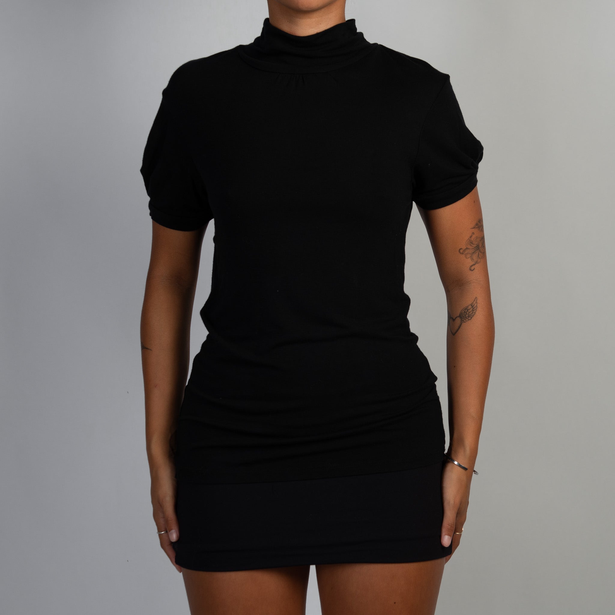 BLACK MOCKNECK TOP