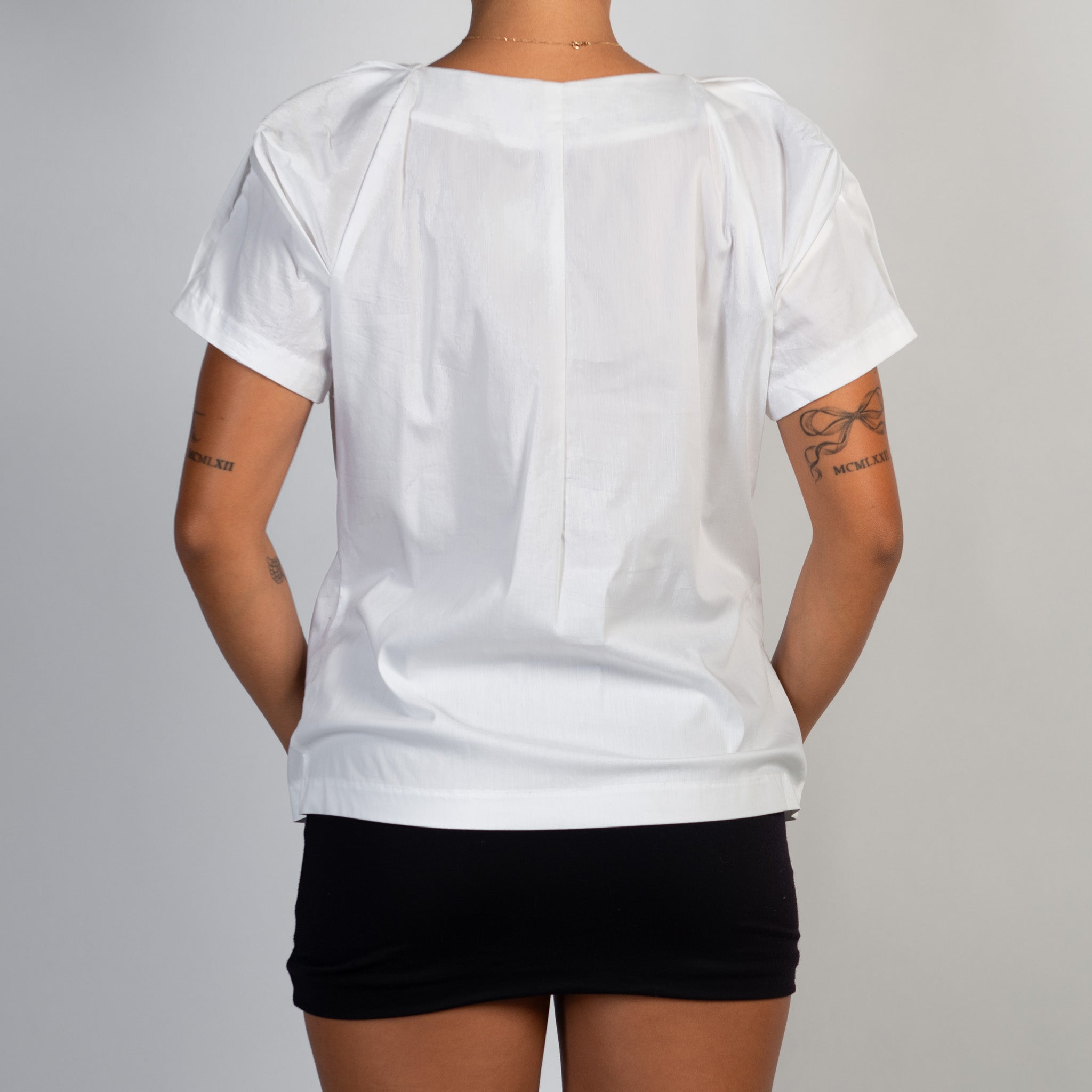 WHITE COLLARLESS BLOUSE