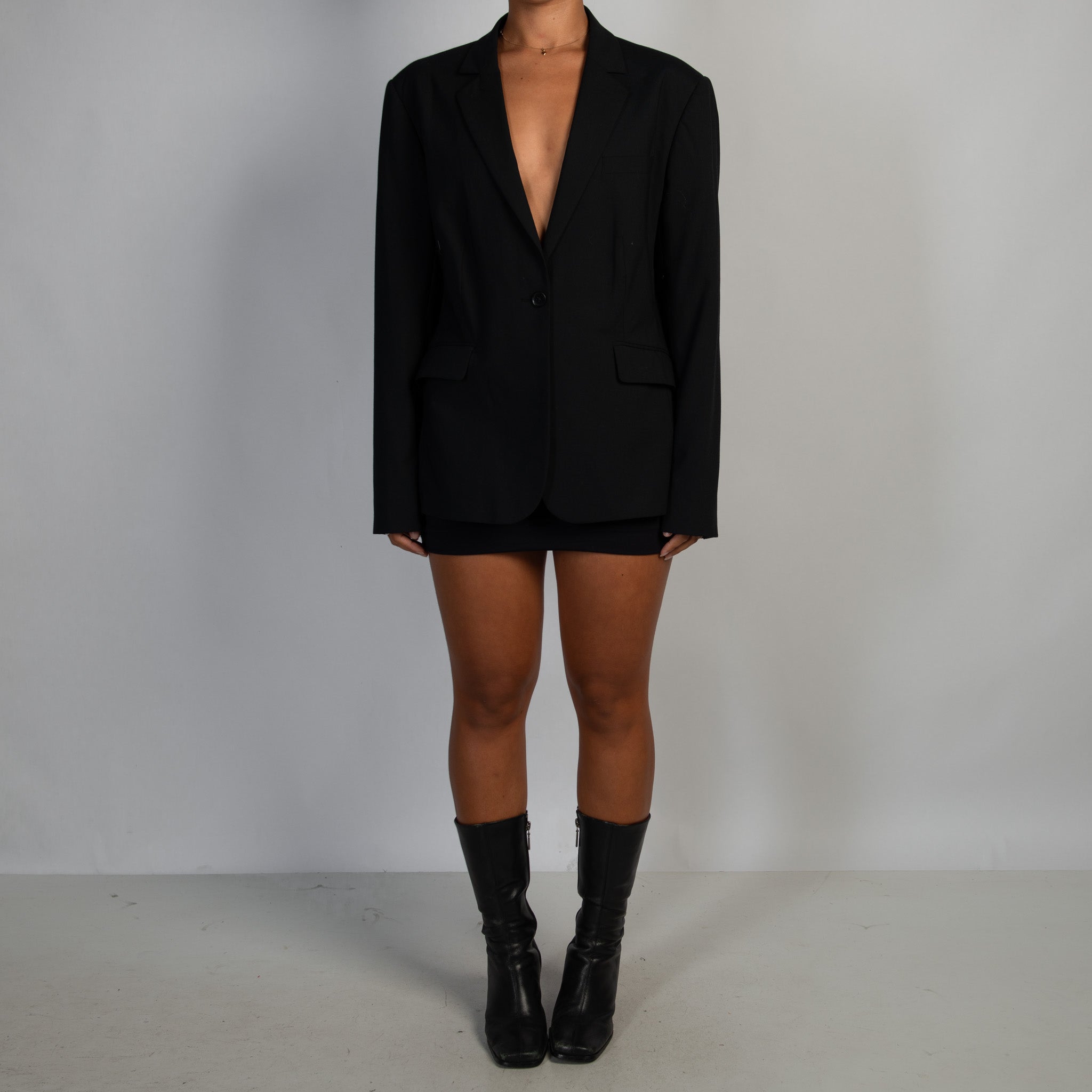 CLASSIC BLACK BLAZER
