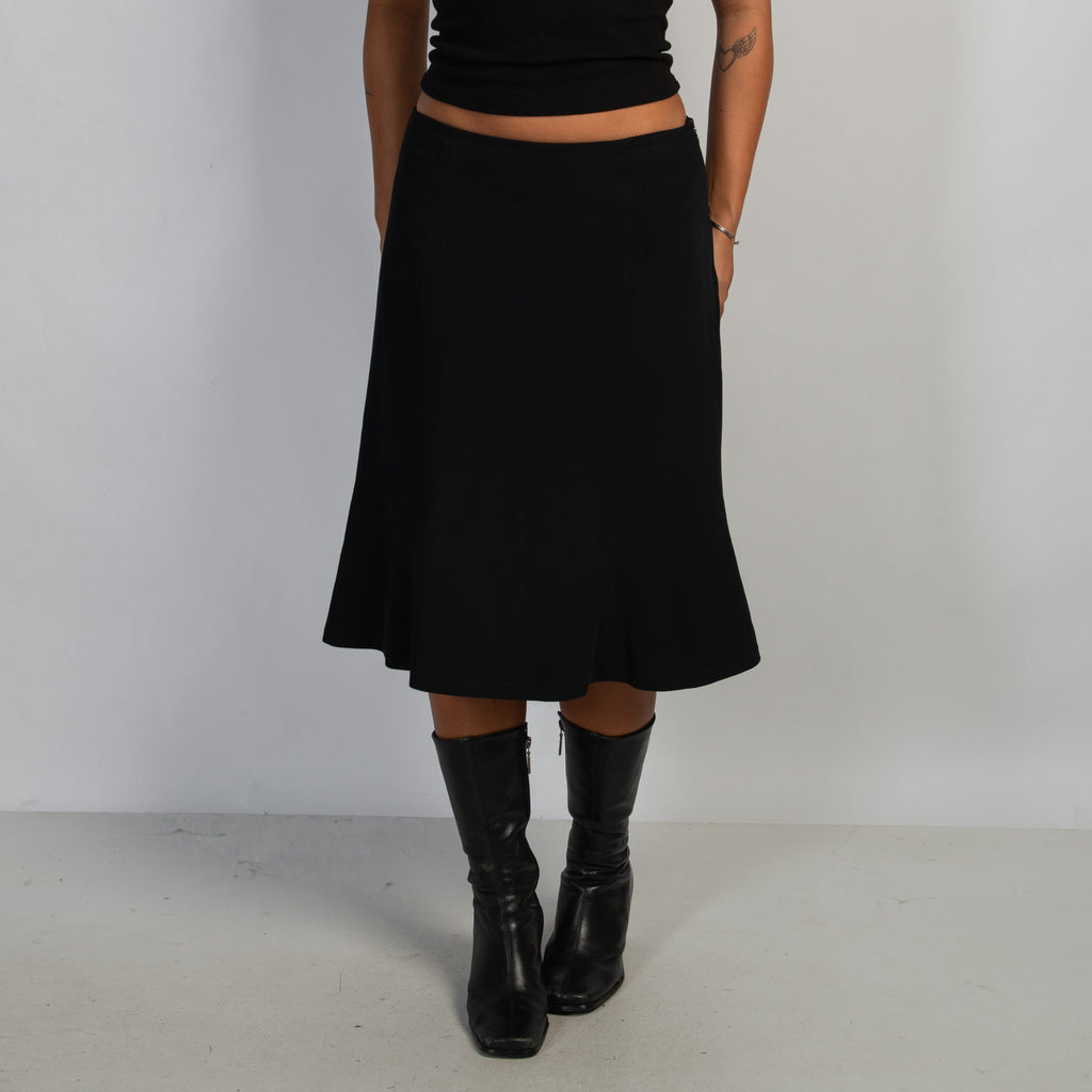 BLACK FLARE MIDI SKIRT