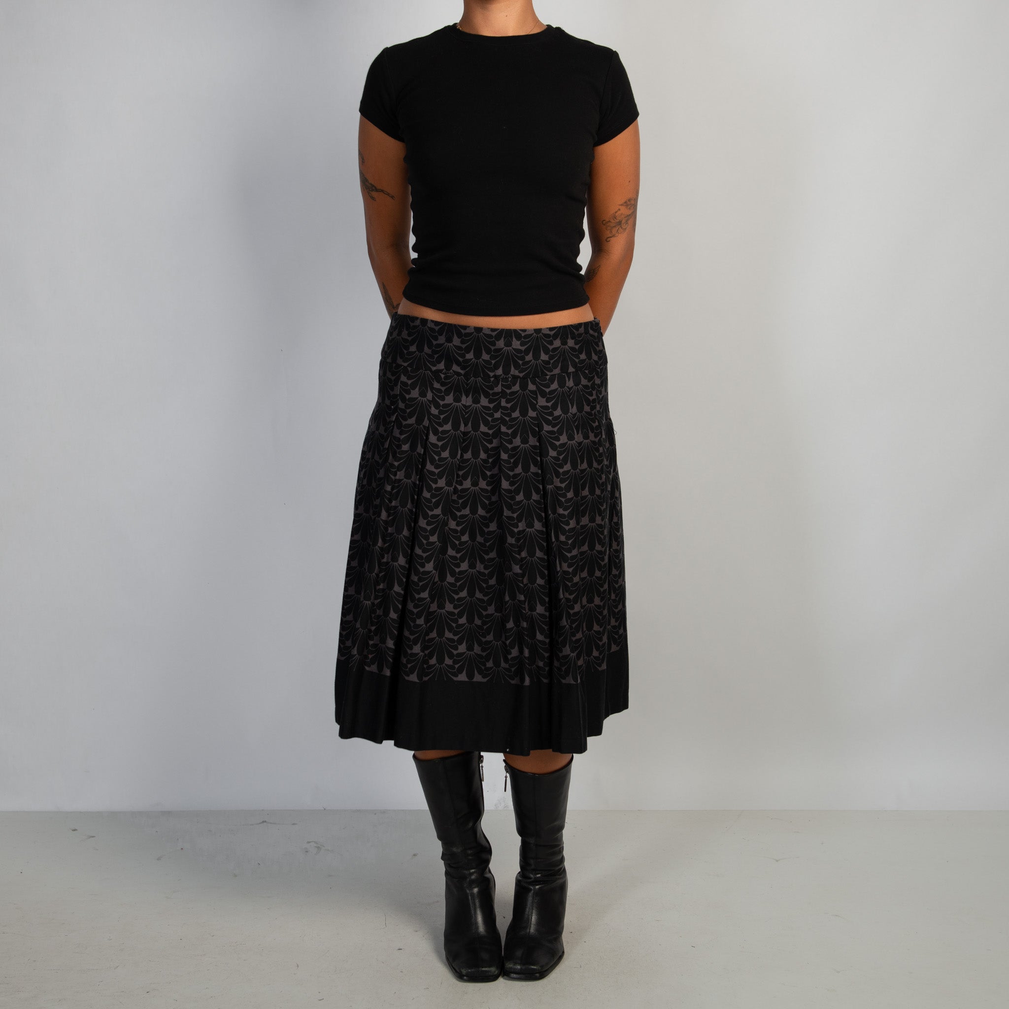 PLEAT PATTERN MIDI SKIRT