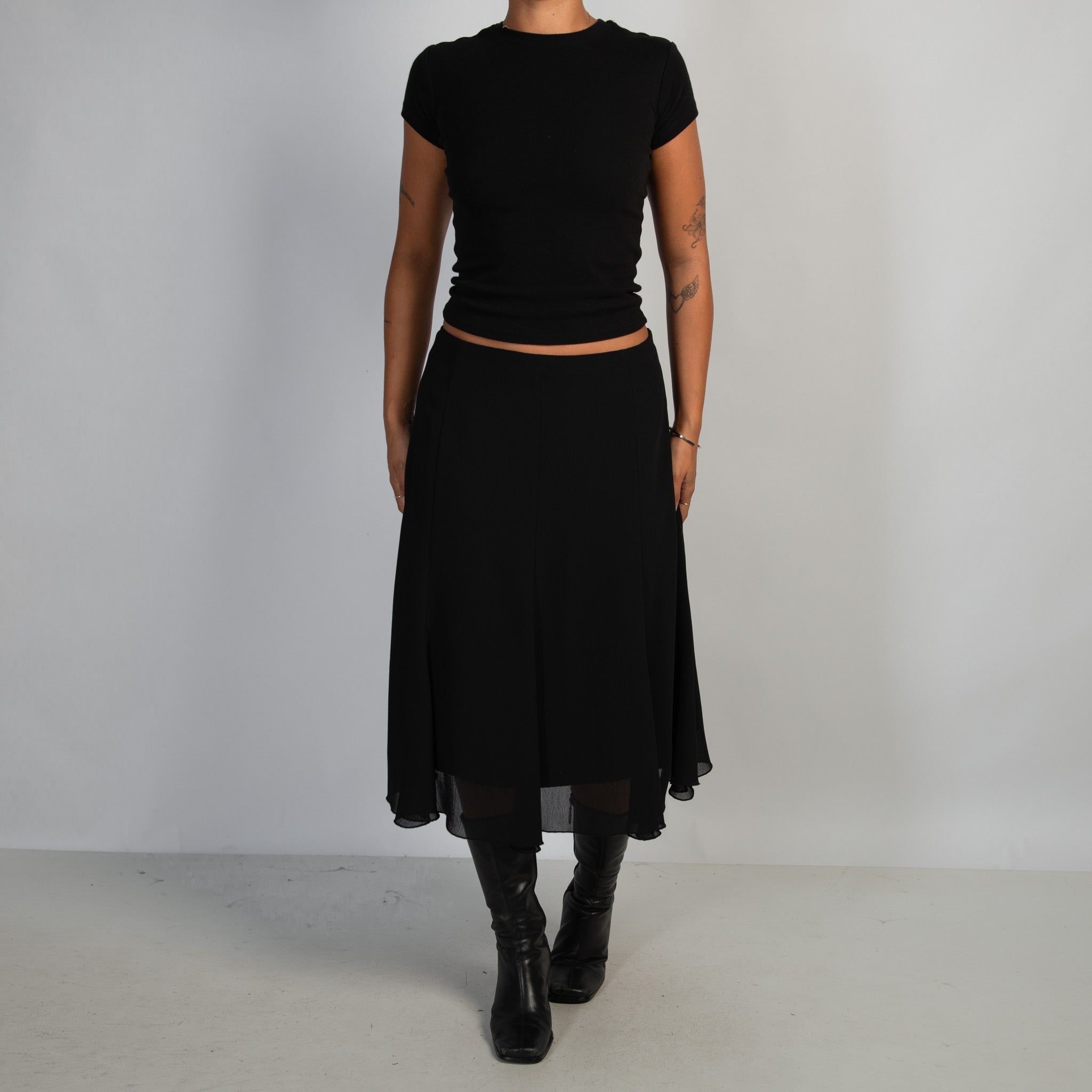 BLACK MIDI SKIRT