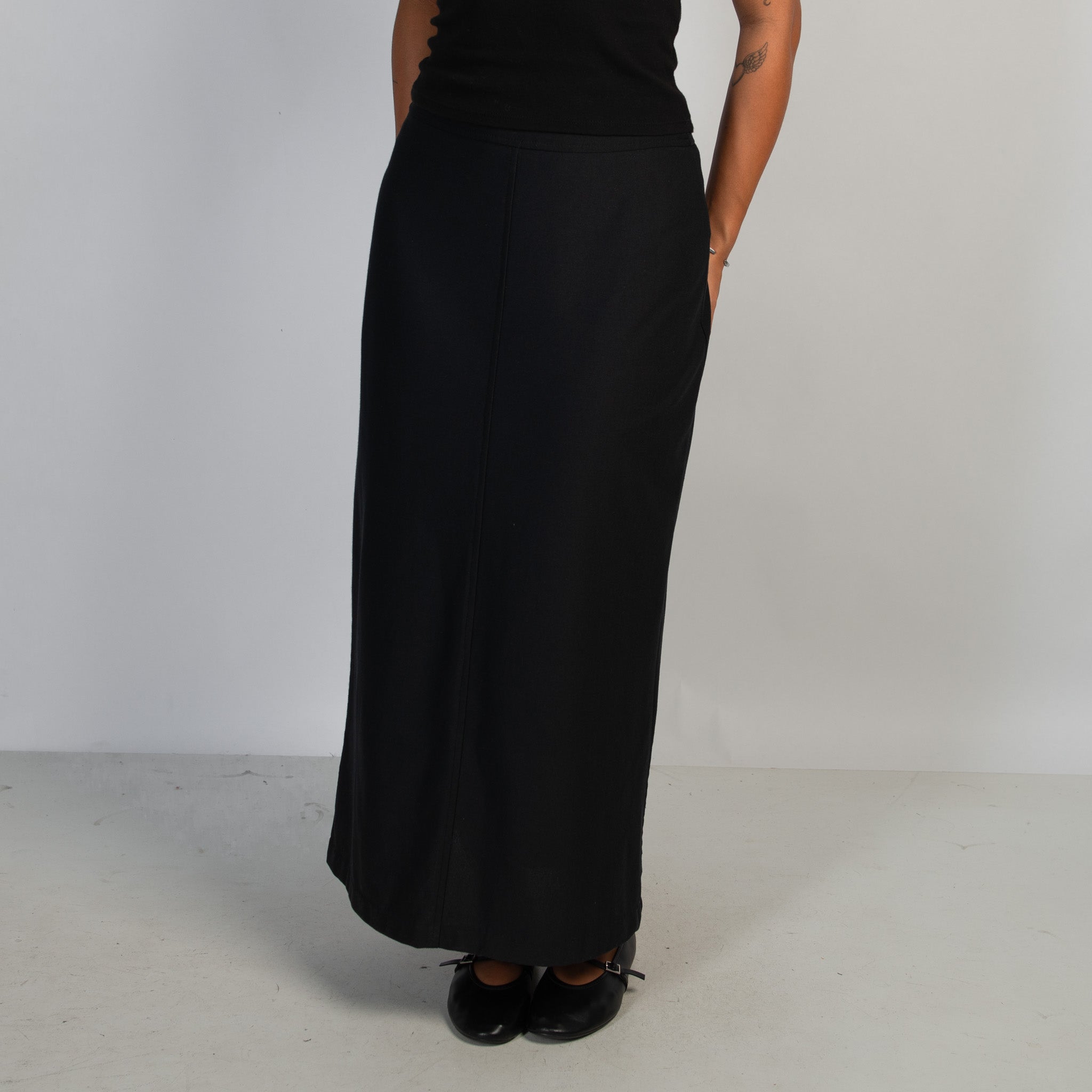 BLACK LONGLINE SKIRT