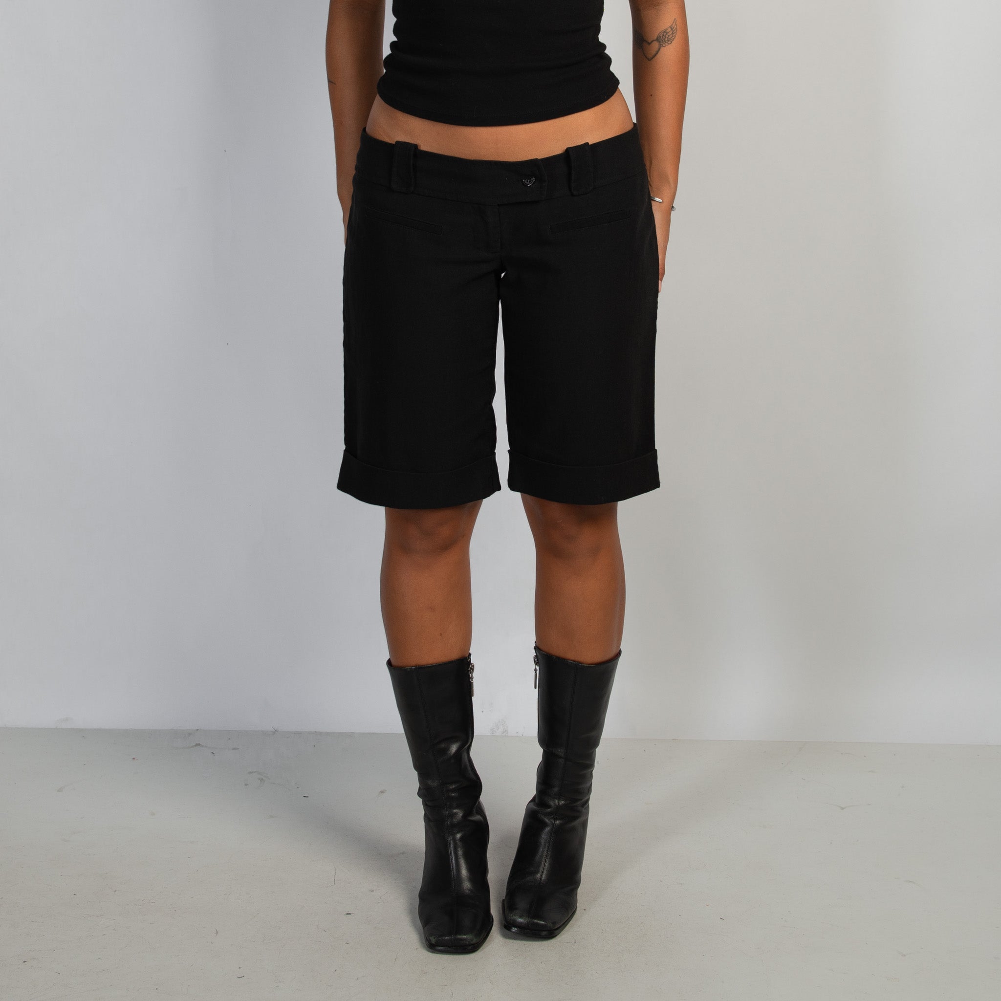BLACK LONGLINE SHORTS