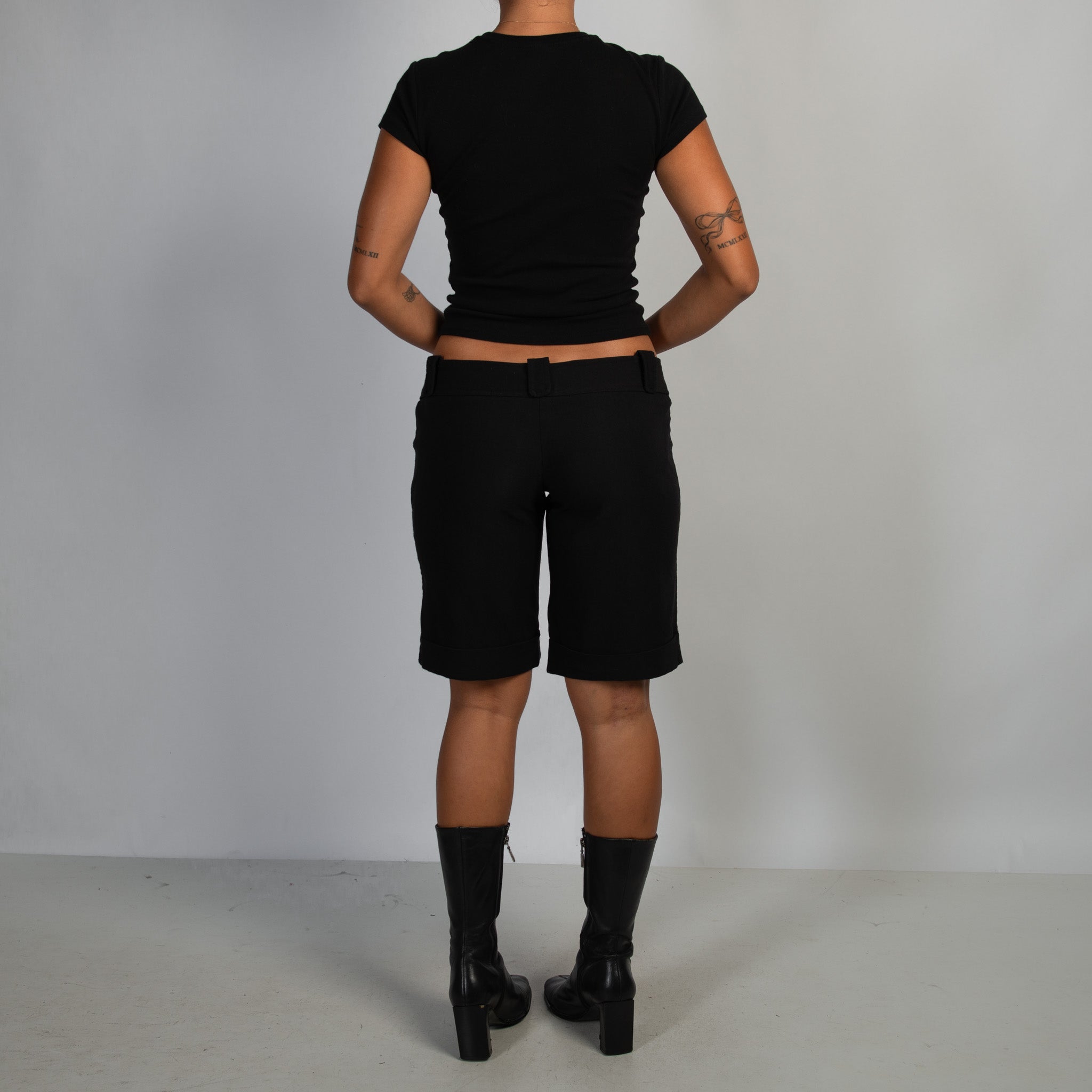 BLACK LONGLINE SHORTS